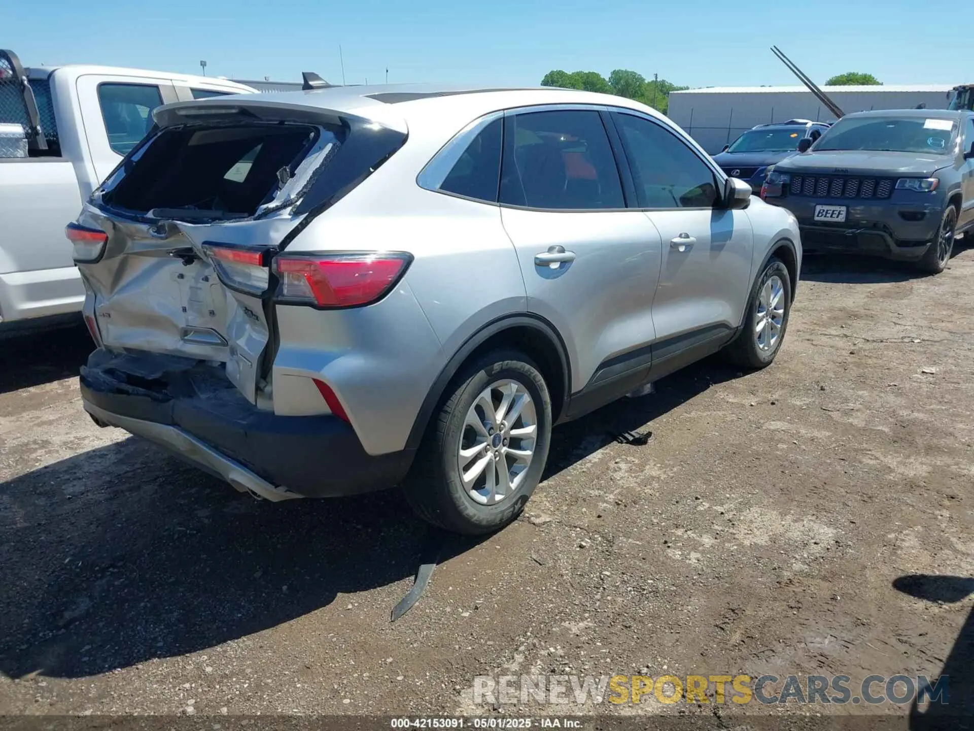 4 Photograph of a damaged car 1FMCU0G67LUB30443 FORD ESCAPE 2020