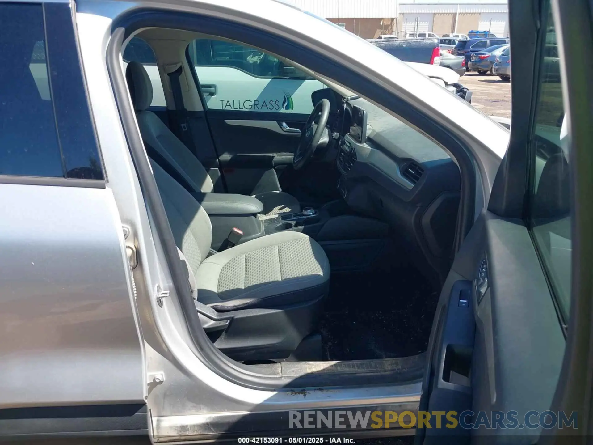 5 Photograph of a damaged car 1FMCU0G67LUB30443 FORD ESCAPE 2020