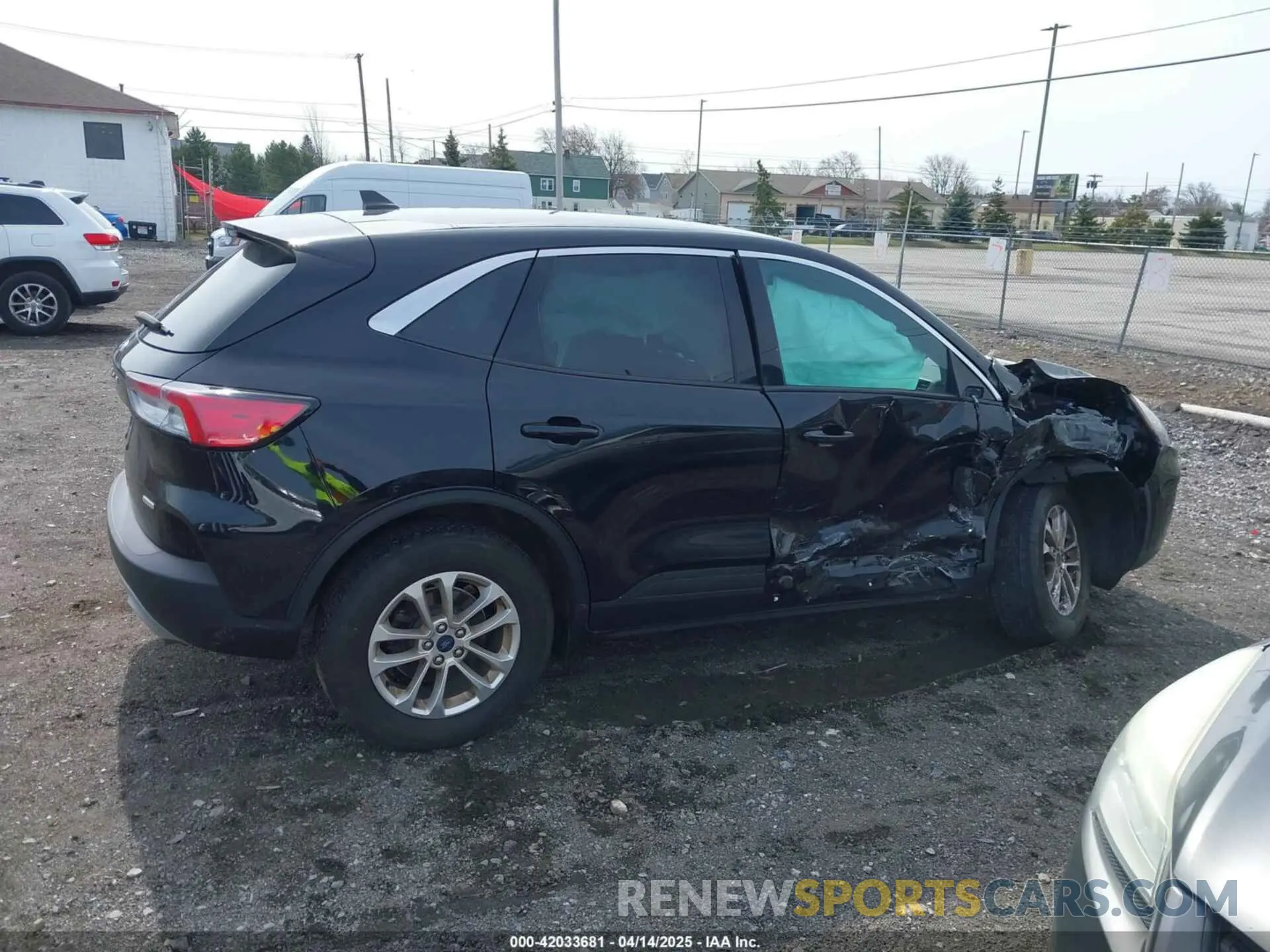 13 Photograph of a damaged car 1FMCU0G67LUB94143 FORD ESCAPE 2020