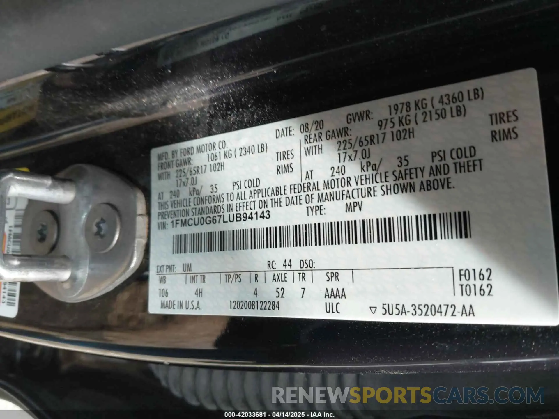 9 Photograph of a damaged car 1FMCU0G67LUB94143 FORD ESCAPE 2020