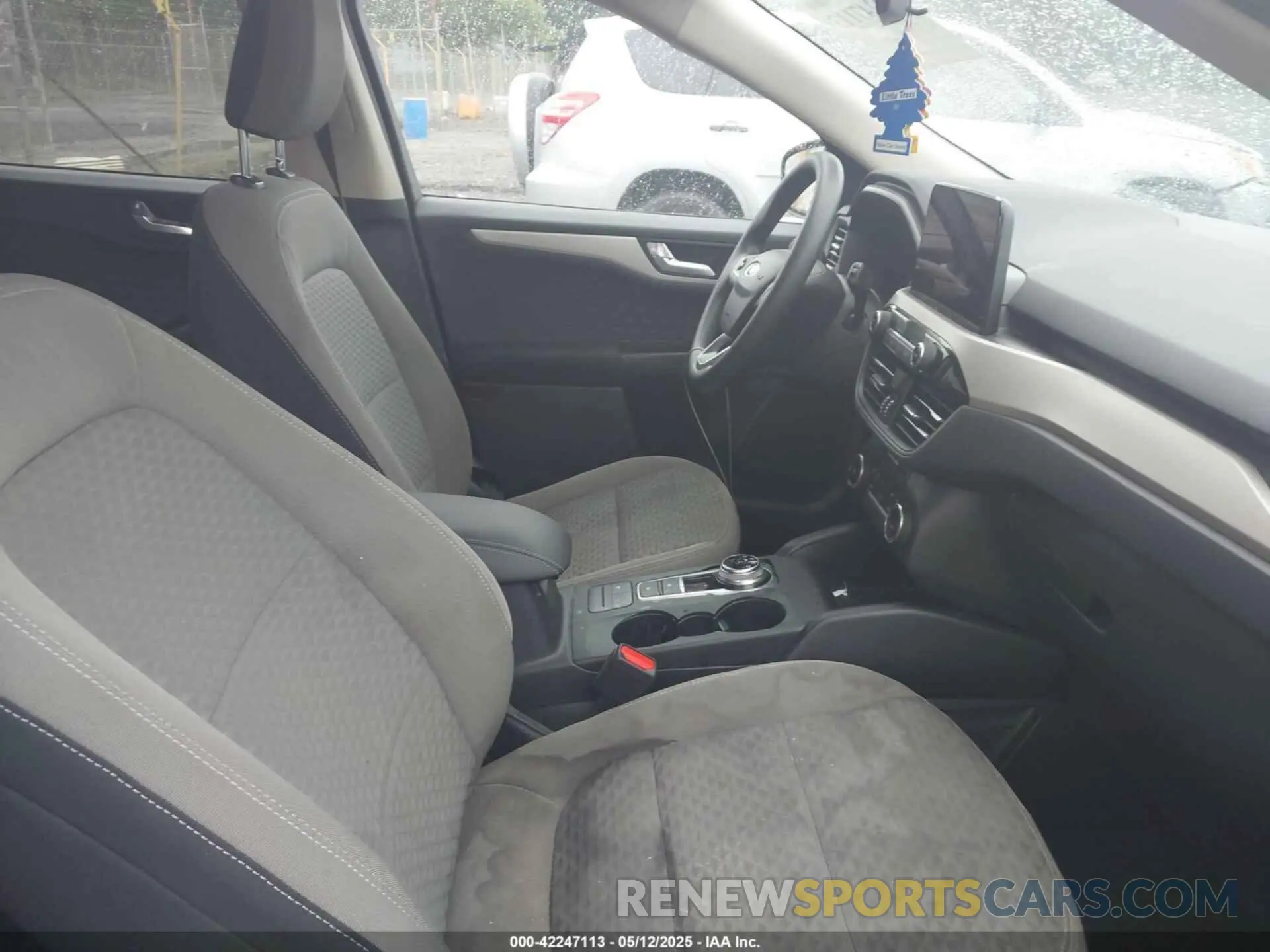 5 Фотография поврежденного автомобиля 1FMCU0G67LUC37461 FORD ESCAPE 2020