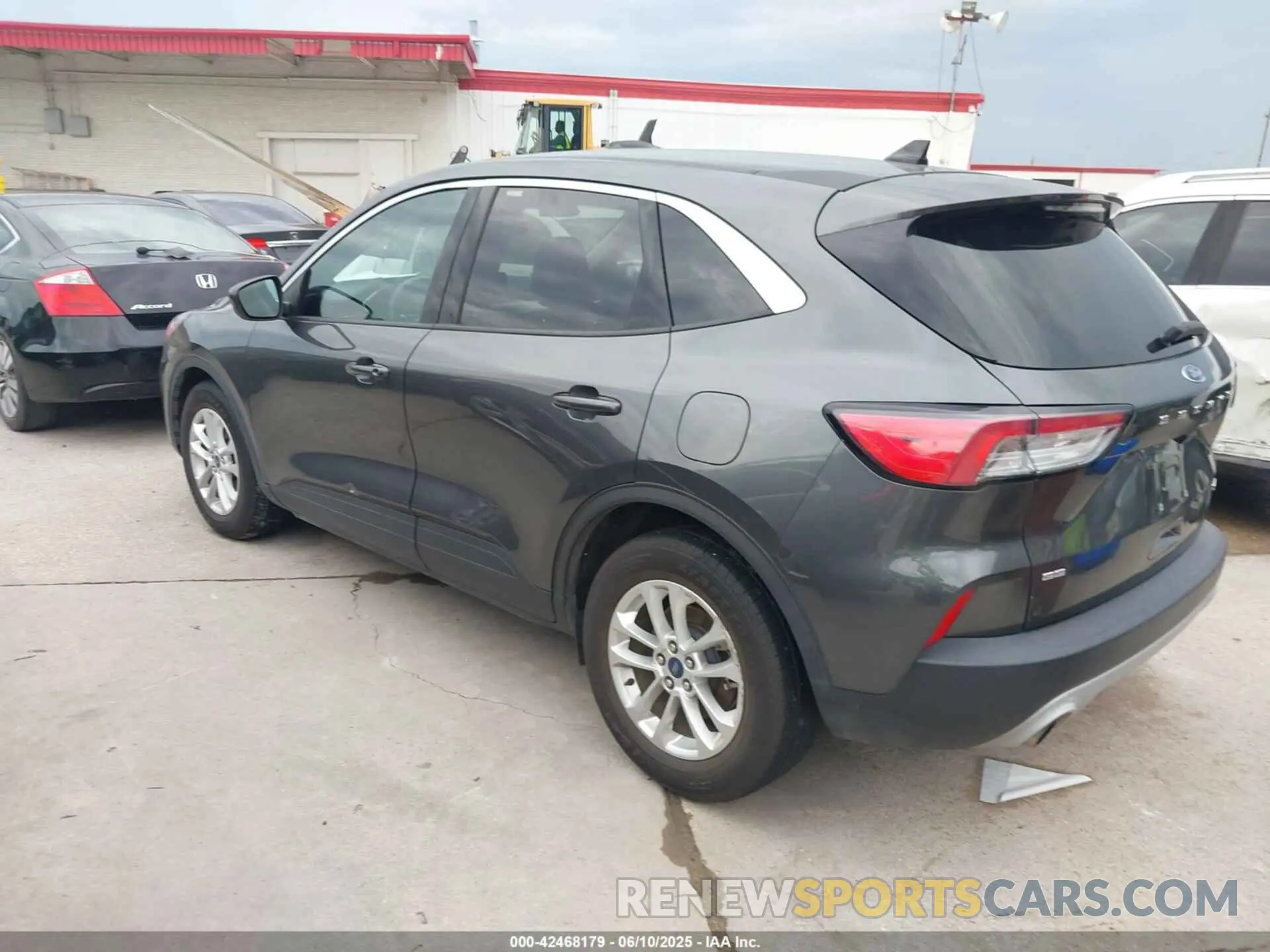 3 Фотография поврежденного автомобиля 1FMCU0G68LUA75081 FORD ESCAPE 2020