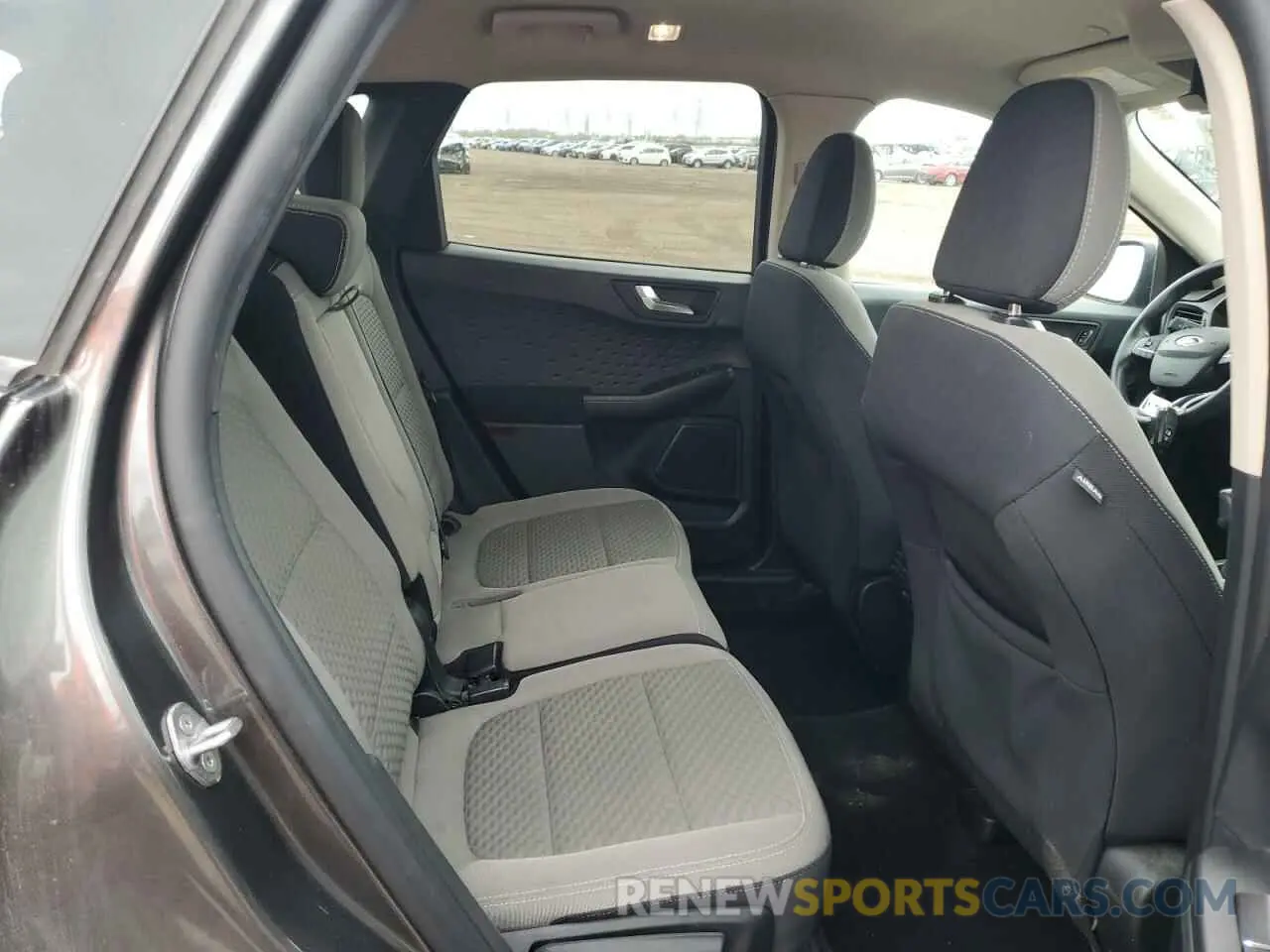 10 Photograph of a damaged car 1FMCU0G68LUA81673 FORD ESCAPE 2020