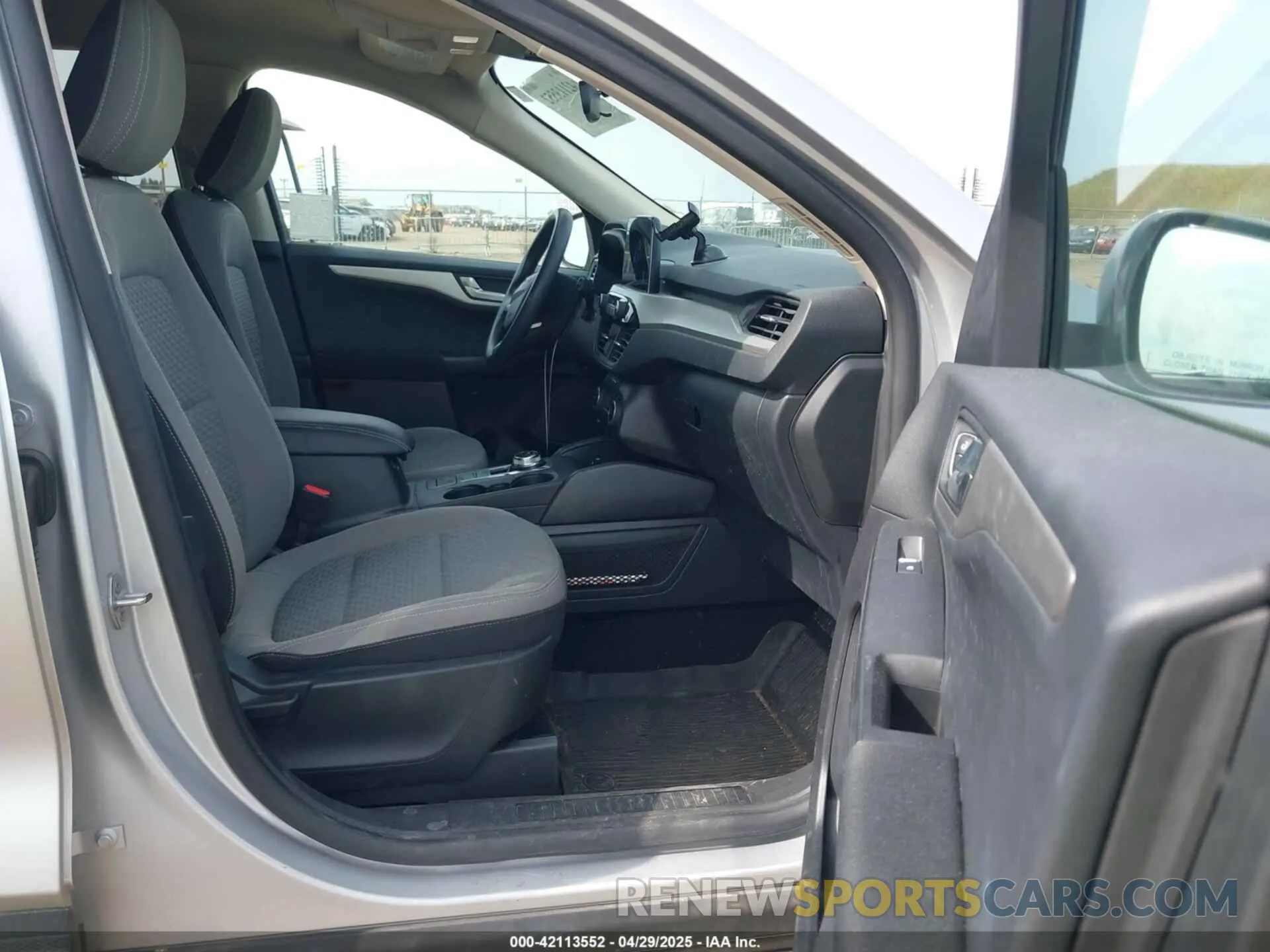 5 Фотография поврежденного автомобиля 1FMCU0G68LUA82385 FORD ESCAPE 2020