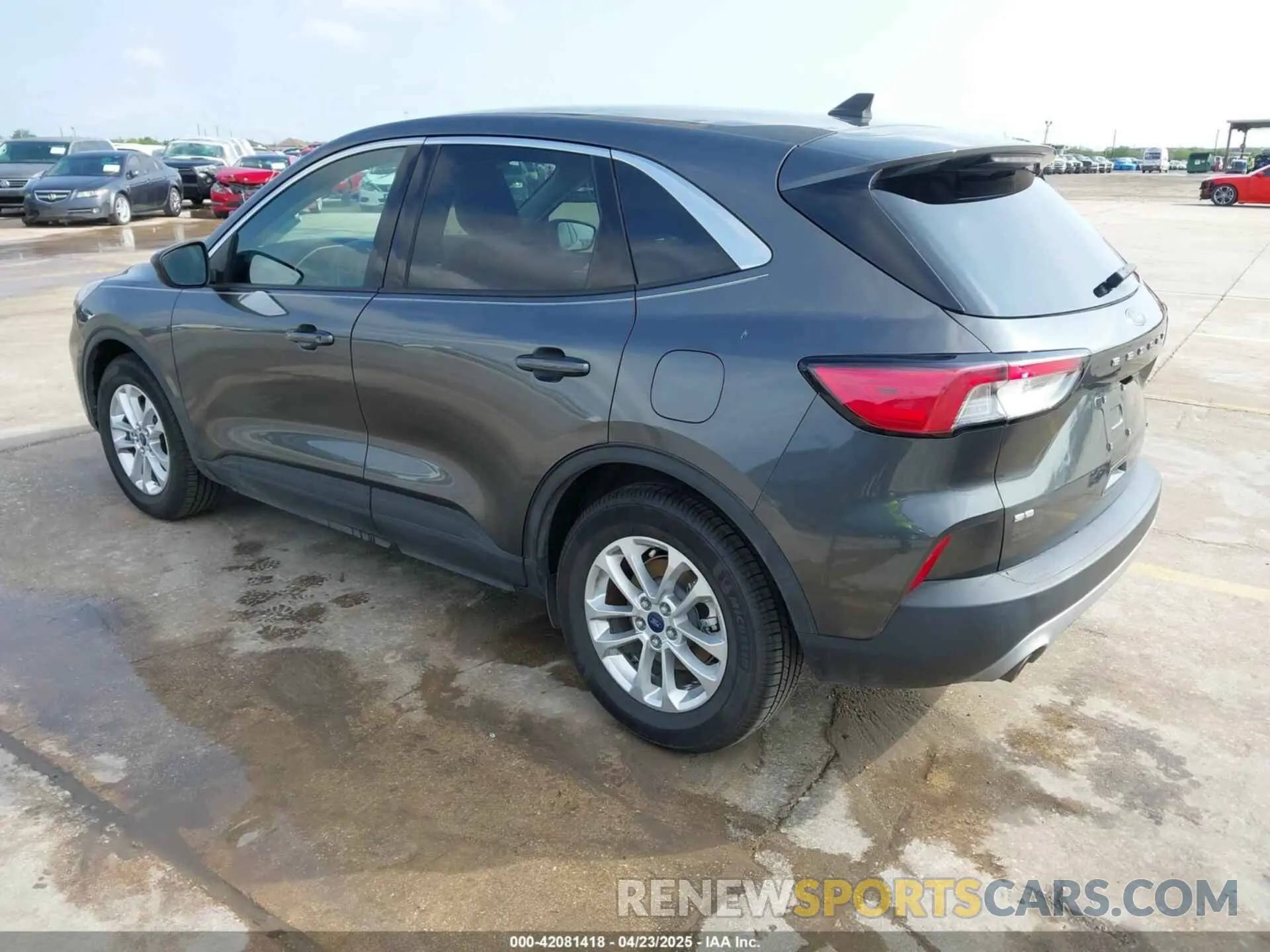 3 Фотография поврежденного автомобиля 1FMCU0G68LUB66318 FORD ESCAPE 2020