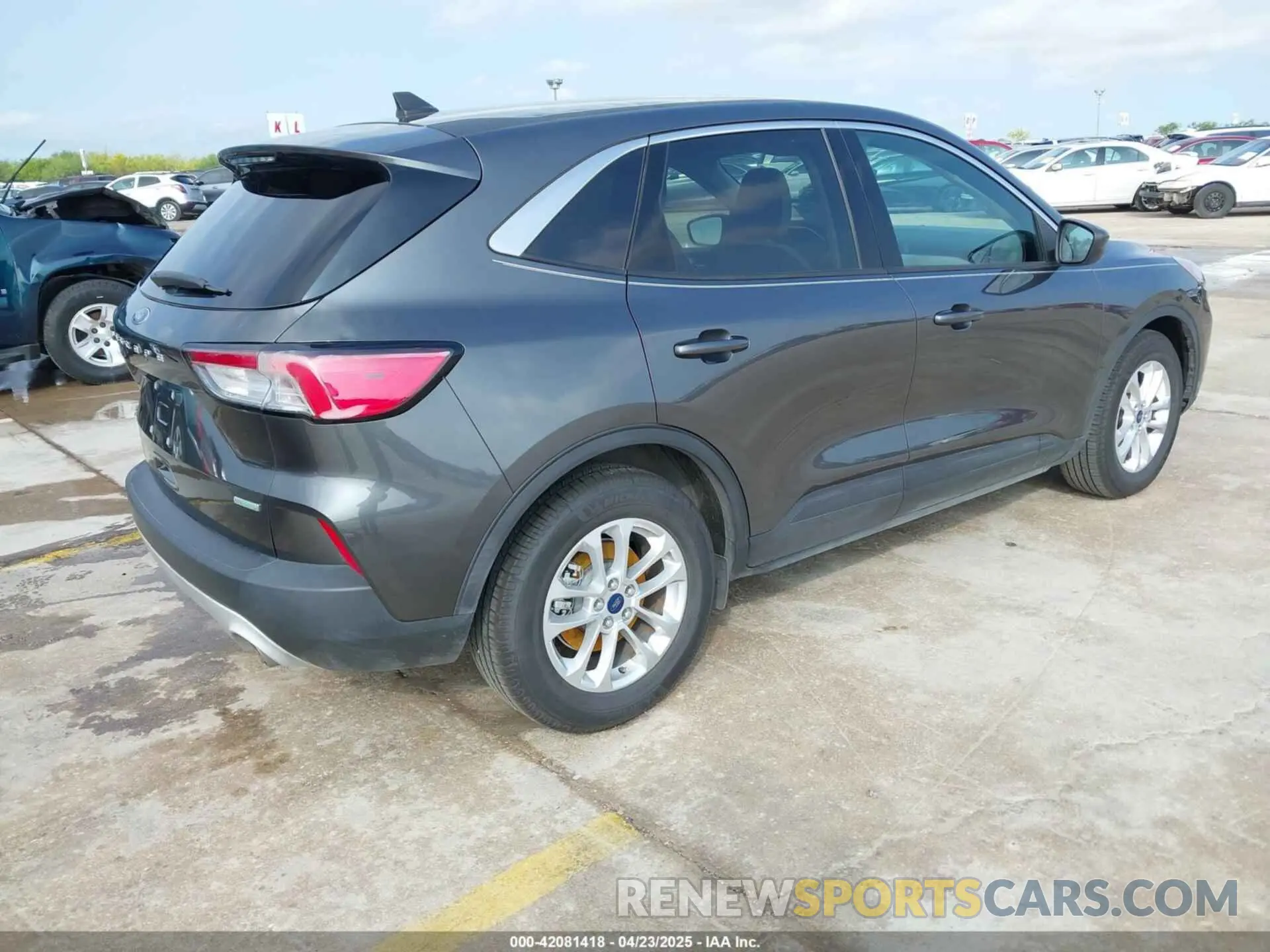 4 Фотография поврежденного автомобиля 1FMCU0G68LUB66318 FORD ESCAPE 2020