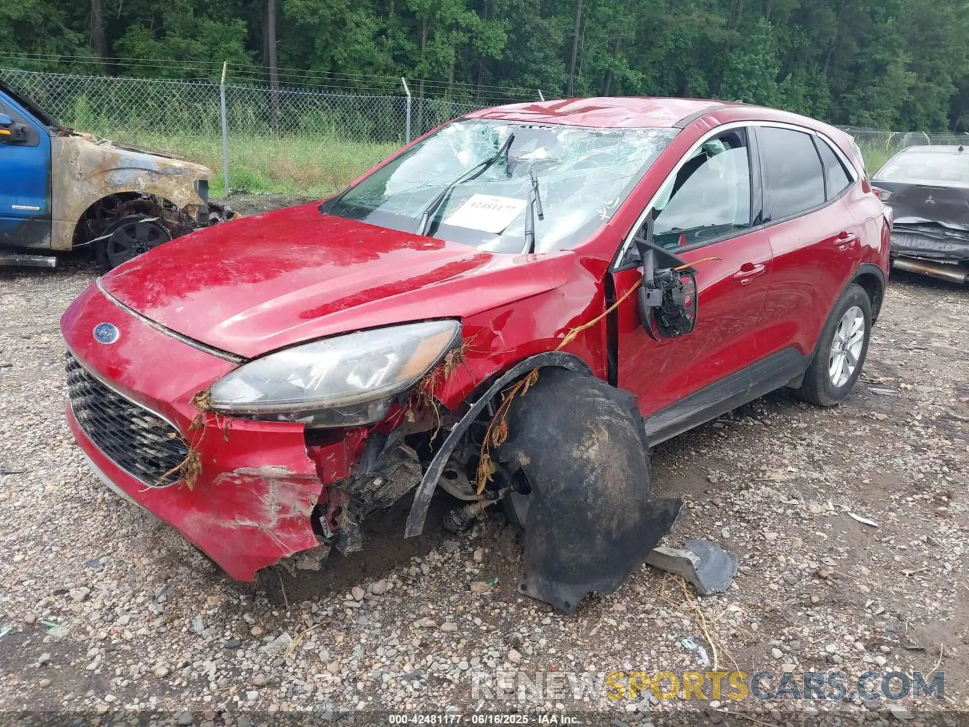 2 Фотография поврежденного автомобиля 1FMCU0G68LUC17588 FORD ESCAPE 2020