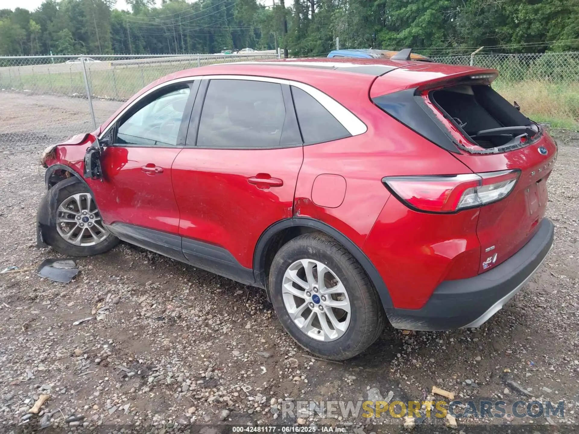 3 Фотография поврежденного автомобиля 1FMCU0G68LUC17588 FORD ESCAPE 2020