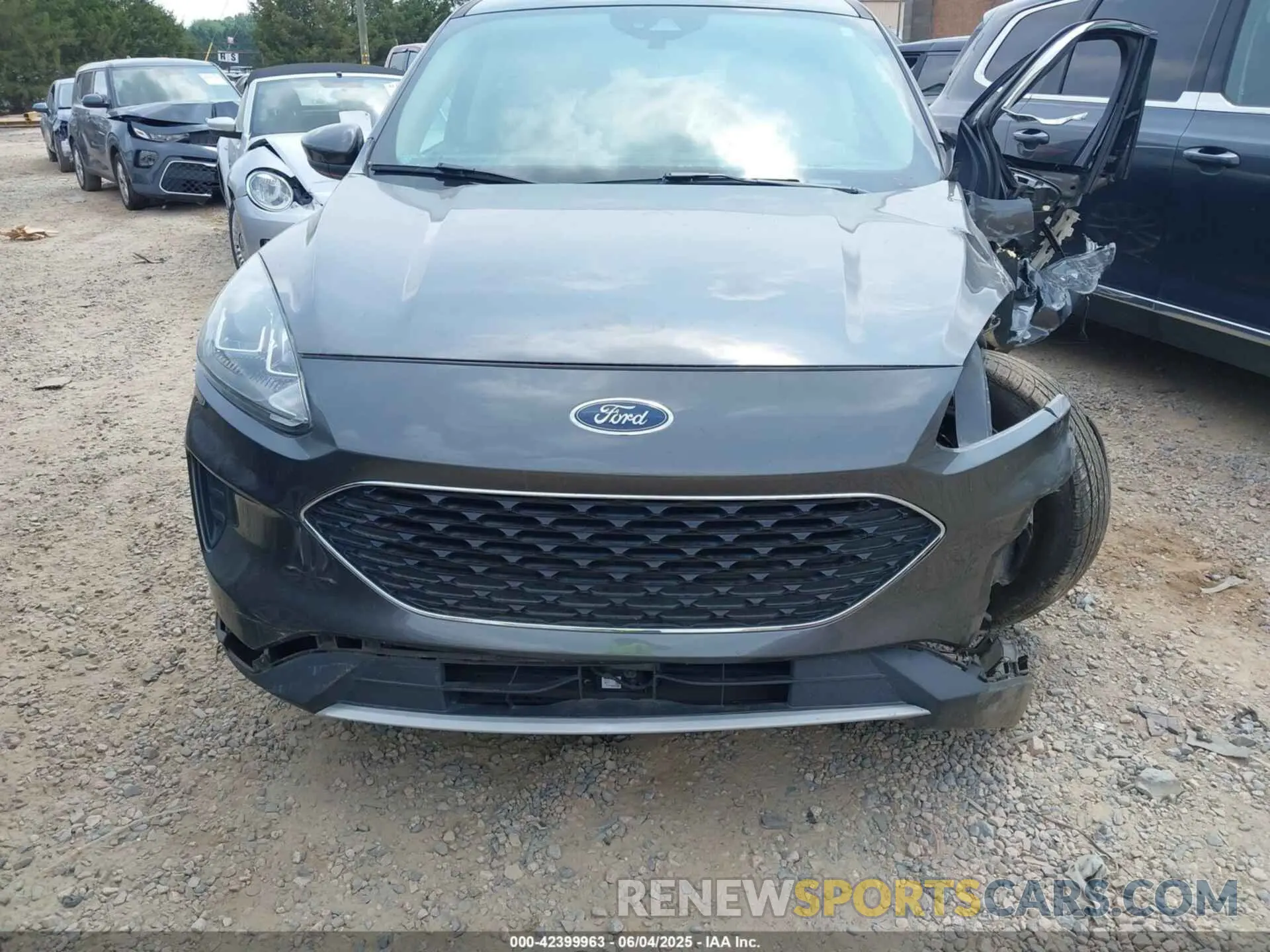 11 Photograph of a damaged car 1FMCU0G69LUA67782 FORD ESCAPE 2020