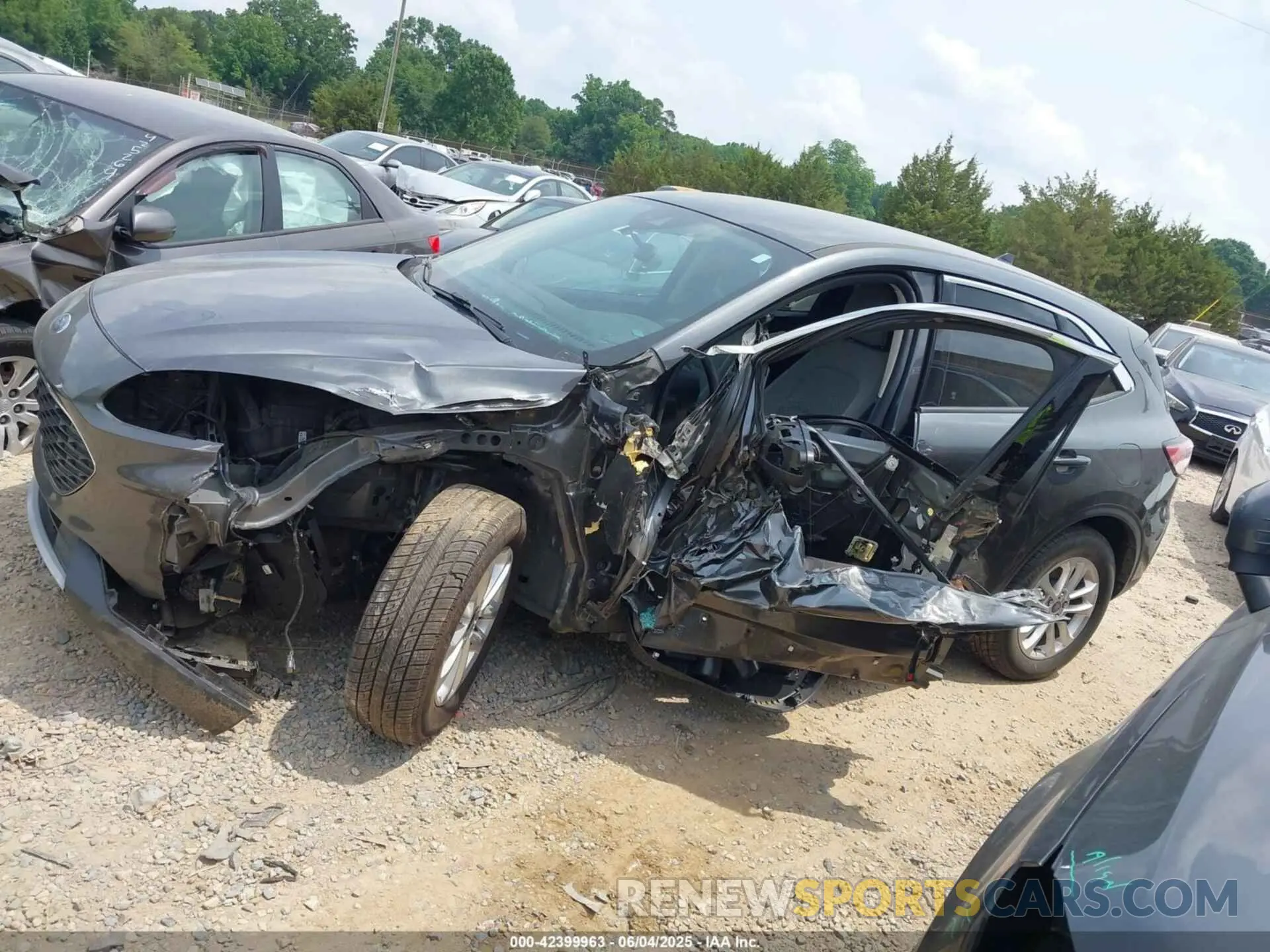 13 Photograph of a damaged car 1FMCU0G69LUA67782 FORD ESCAPE 2020