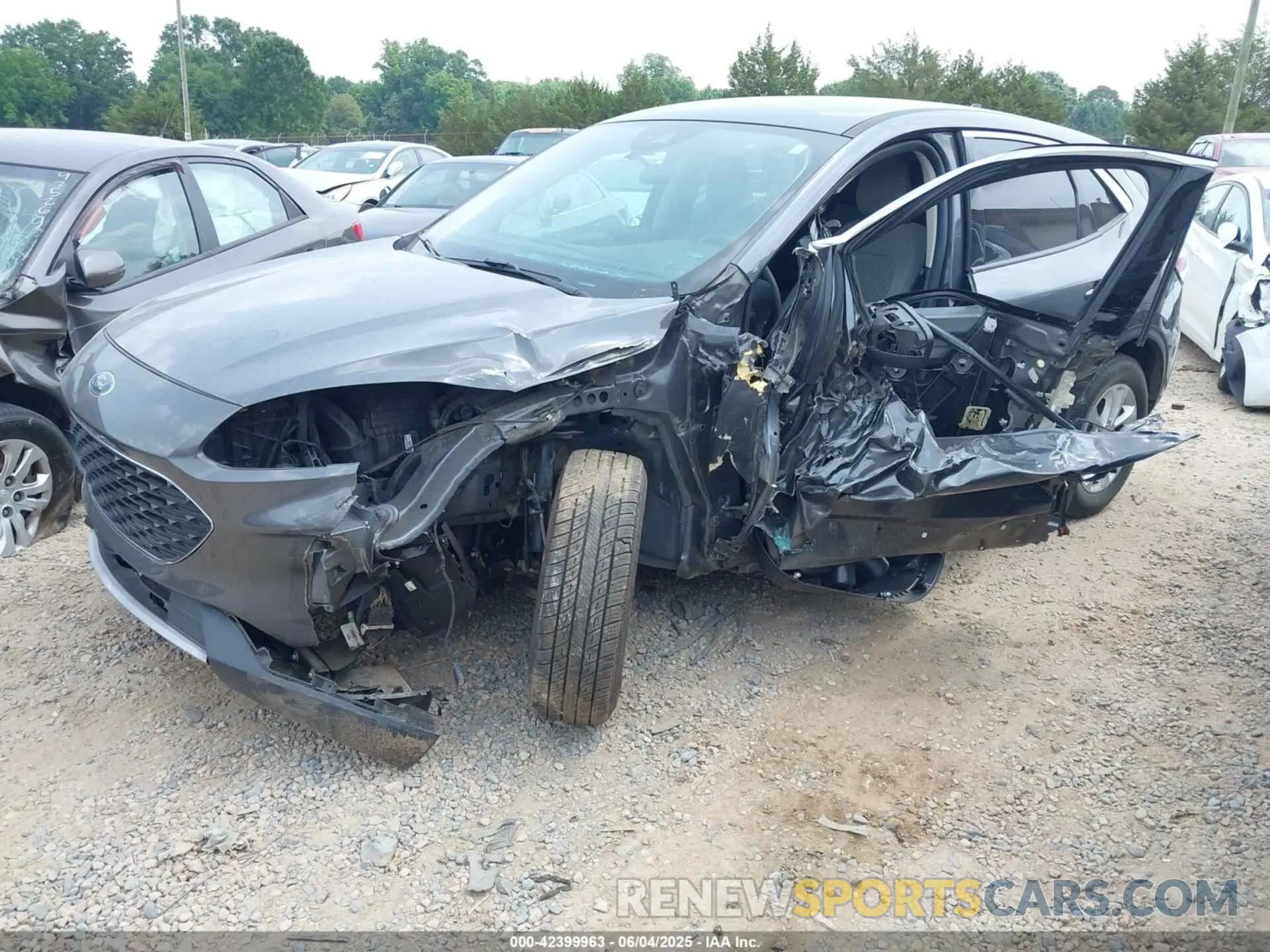 2 Photograph of a damaged car 1FMCU0G69LUA67782 FORD ESCAPE 2020