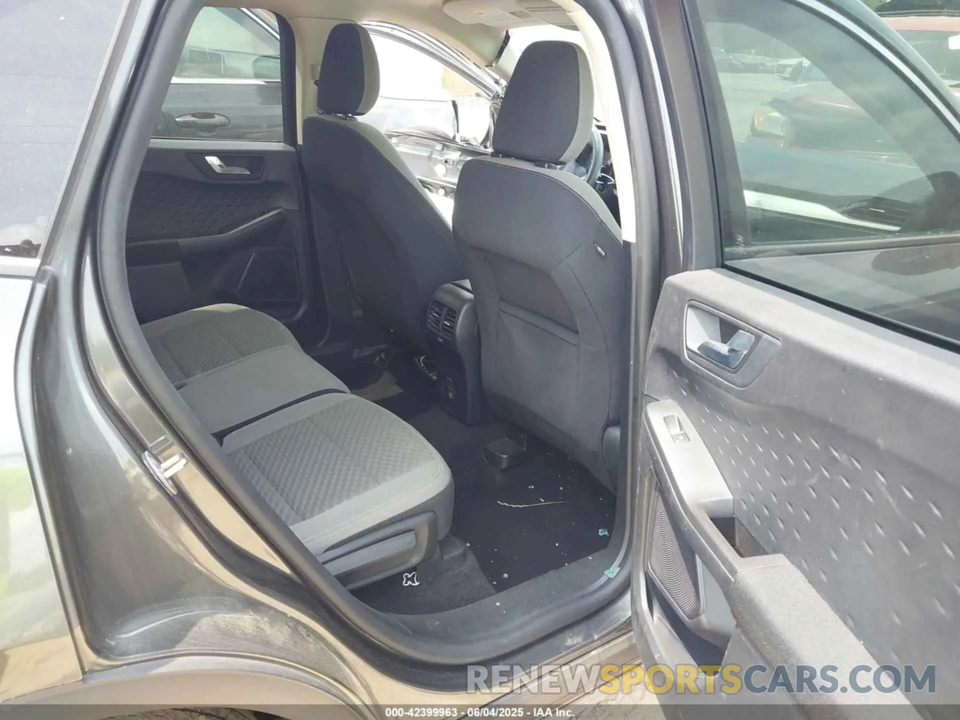 8 Photograph of a damaged car 1FMCU0G69LUA67782 FORD ESCAPE 2020