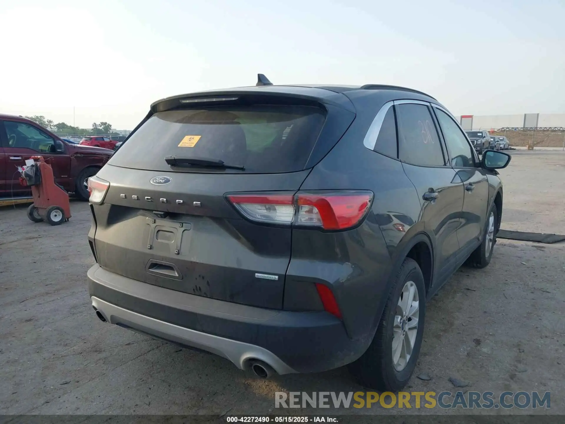 4 Photograph of a damaged car 1FMCU0G69LUA92312 FORD ESCAPE 2020