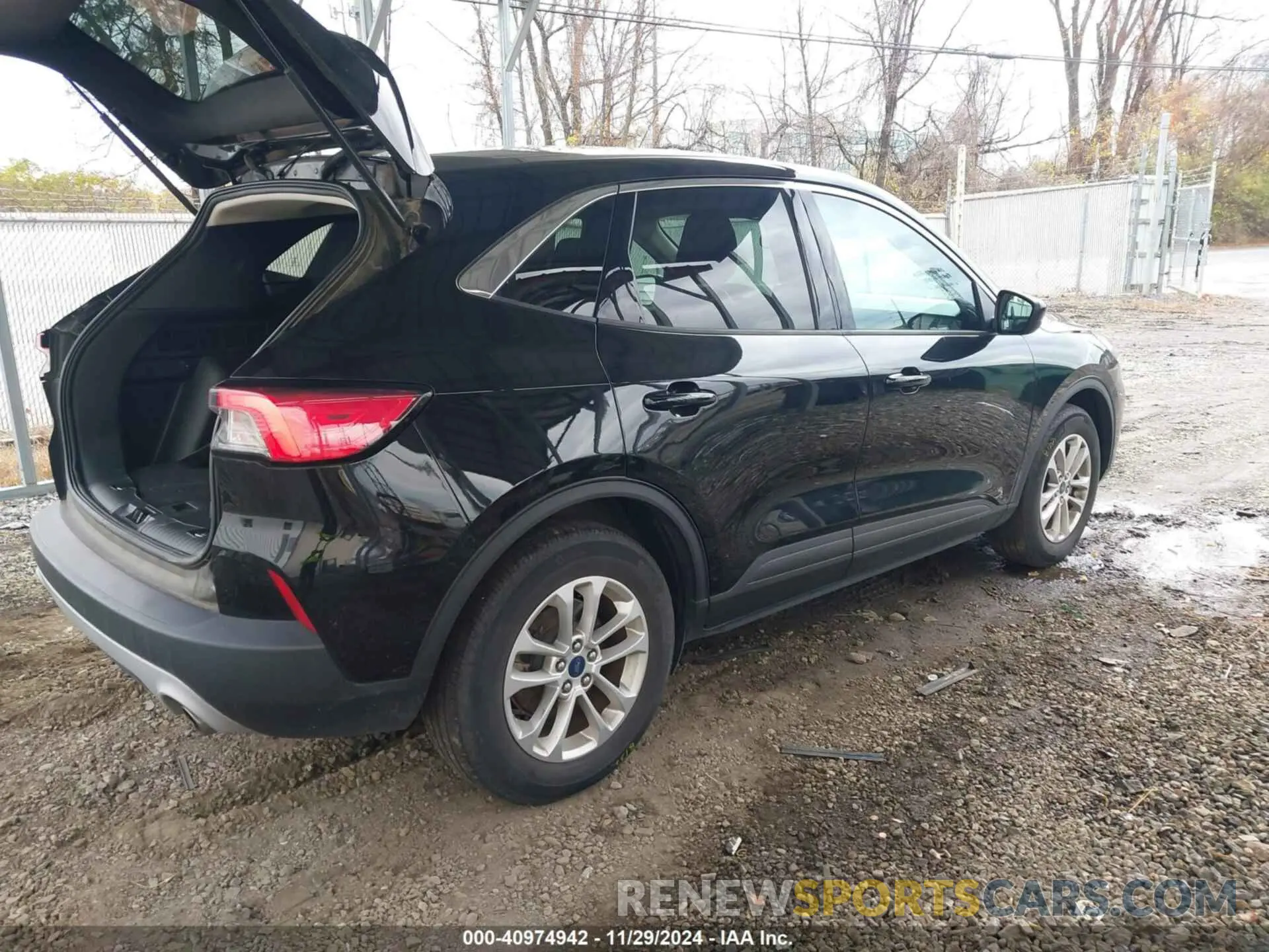 4 Photograph of a damaged car 1FMCU0G69LUA95369 FORD ESCAPE 2020