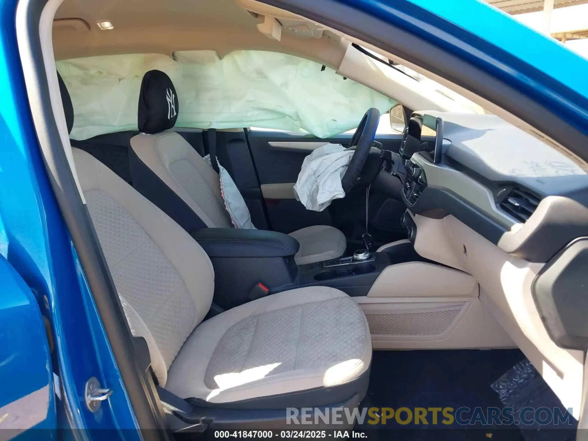 5 Photograph of a damaged car 1FMCU0G6XLUB66367 FORD ESCAPE 2020