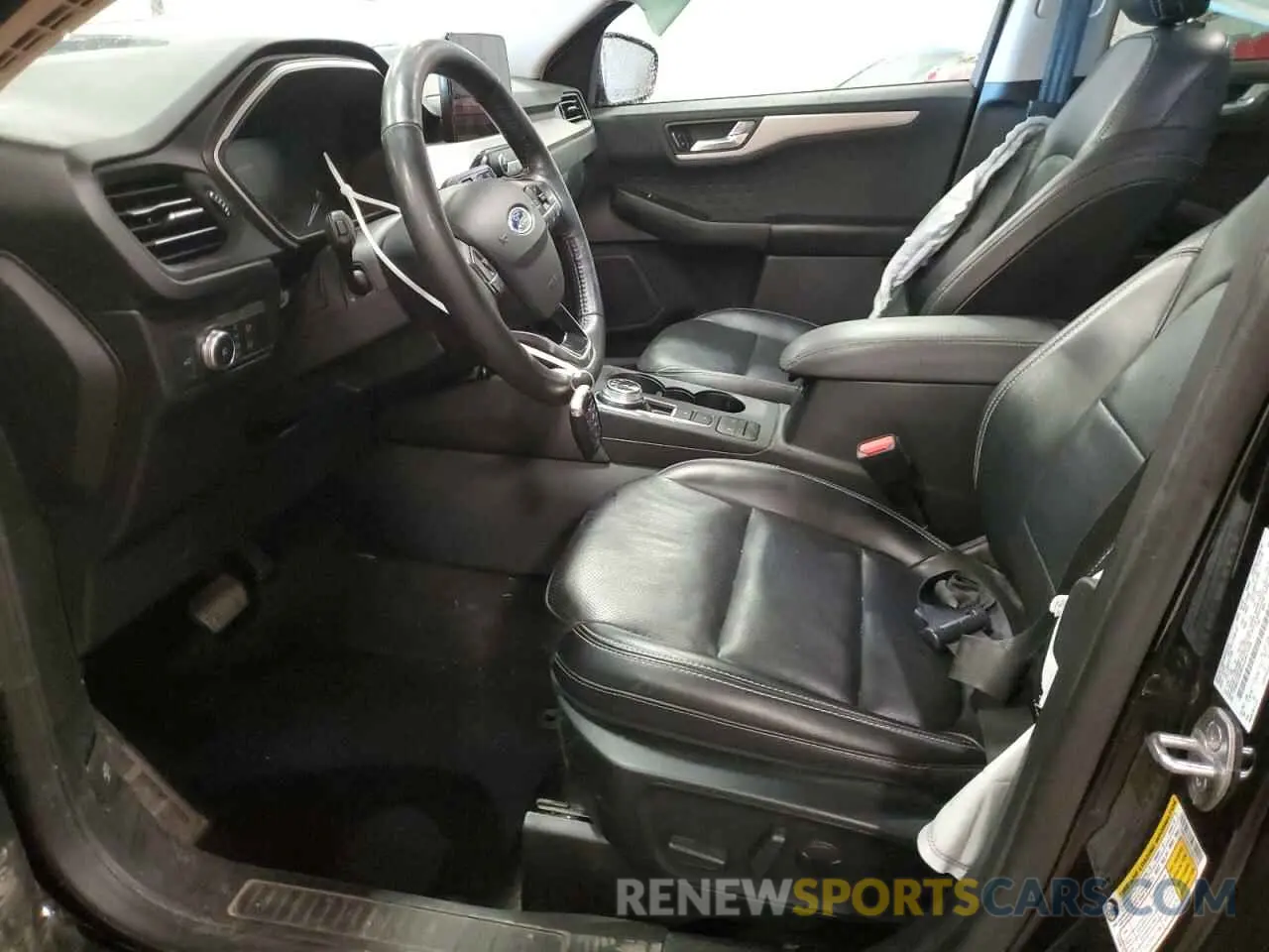 7 Photograph of a damaged car 1FMCU0H61LUA31728 FORD ESCAPE 2020