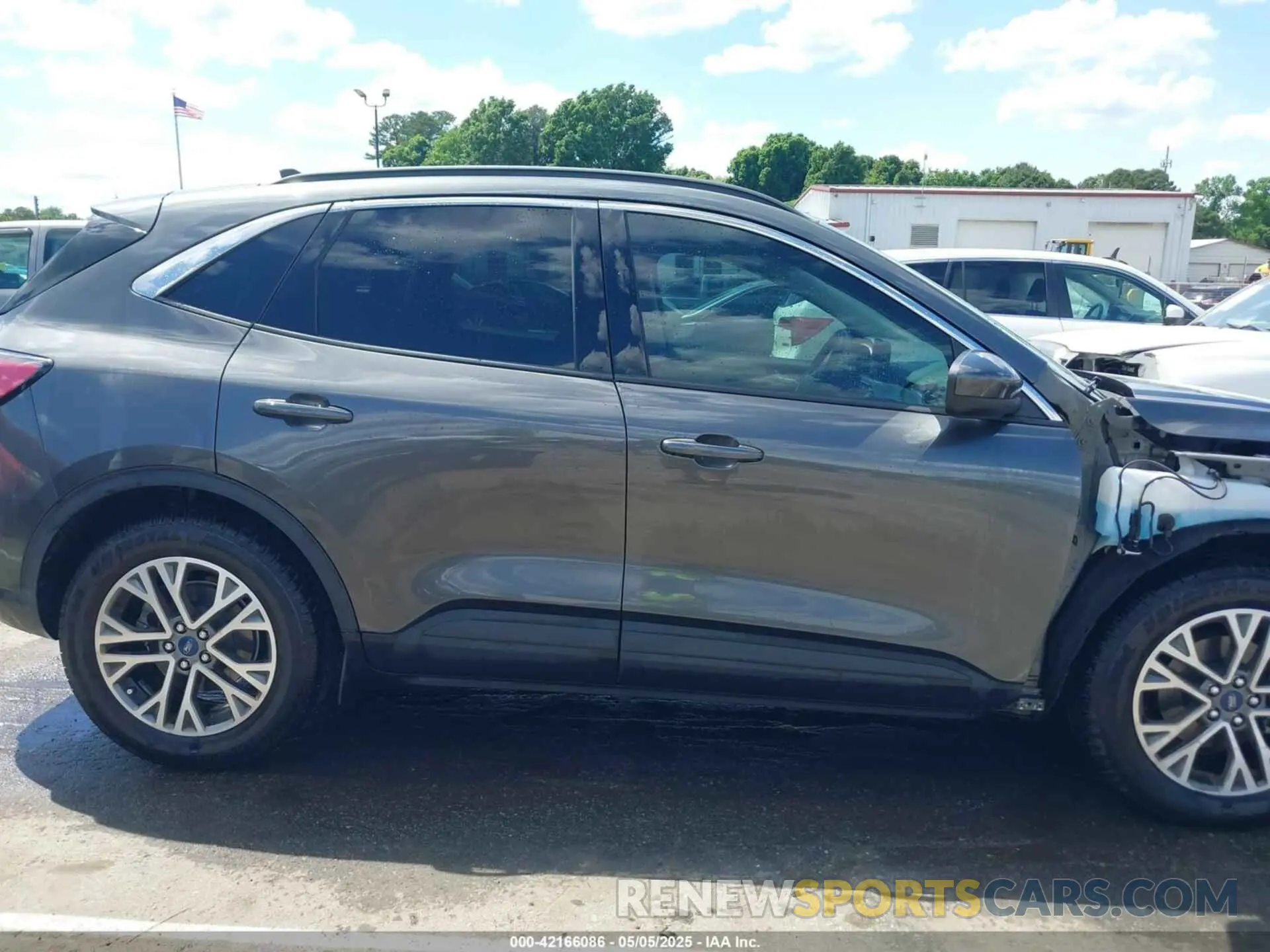 14 Photograph of a damaged car 1FMCU0H61LUA45743 FORD ESCAPE 2020