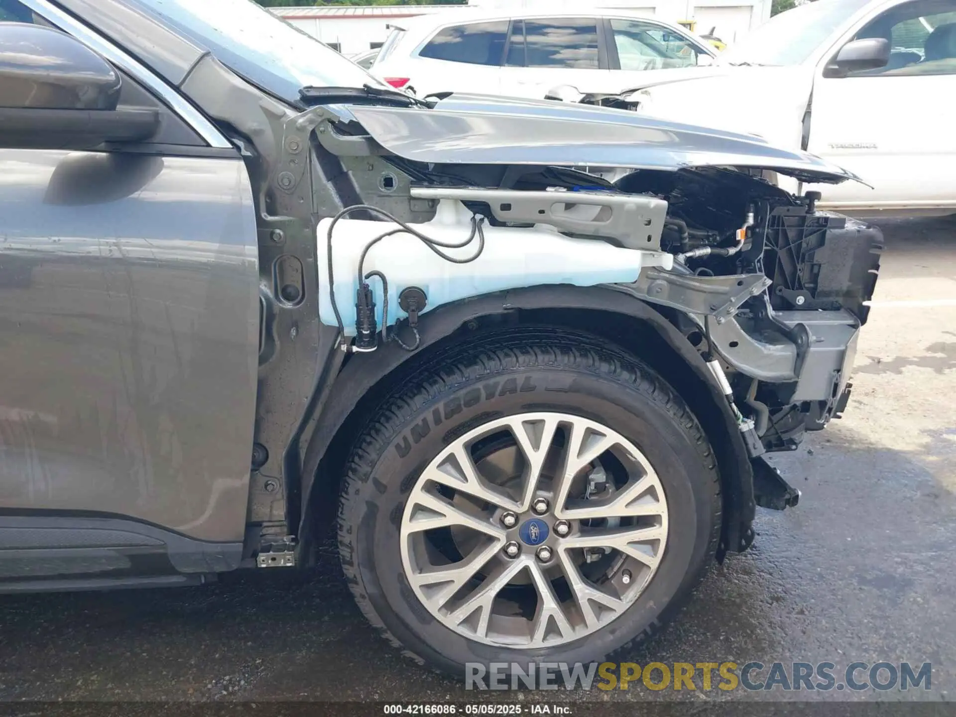18 Photograph of a damaged car 1FMCU0H61LUA45743 FORD ESCAPE 2020