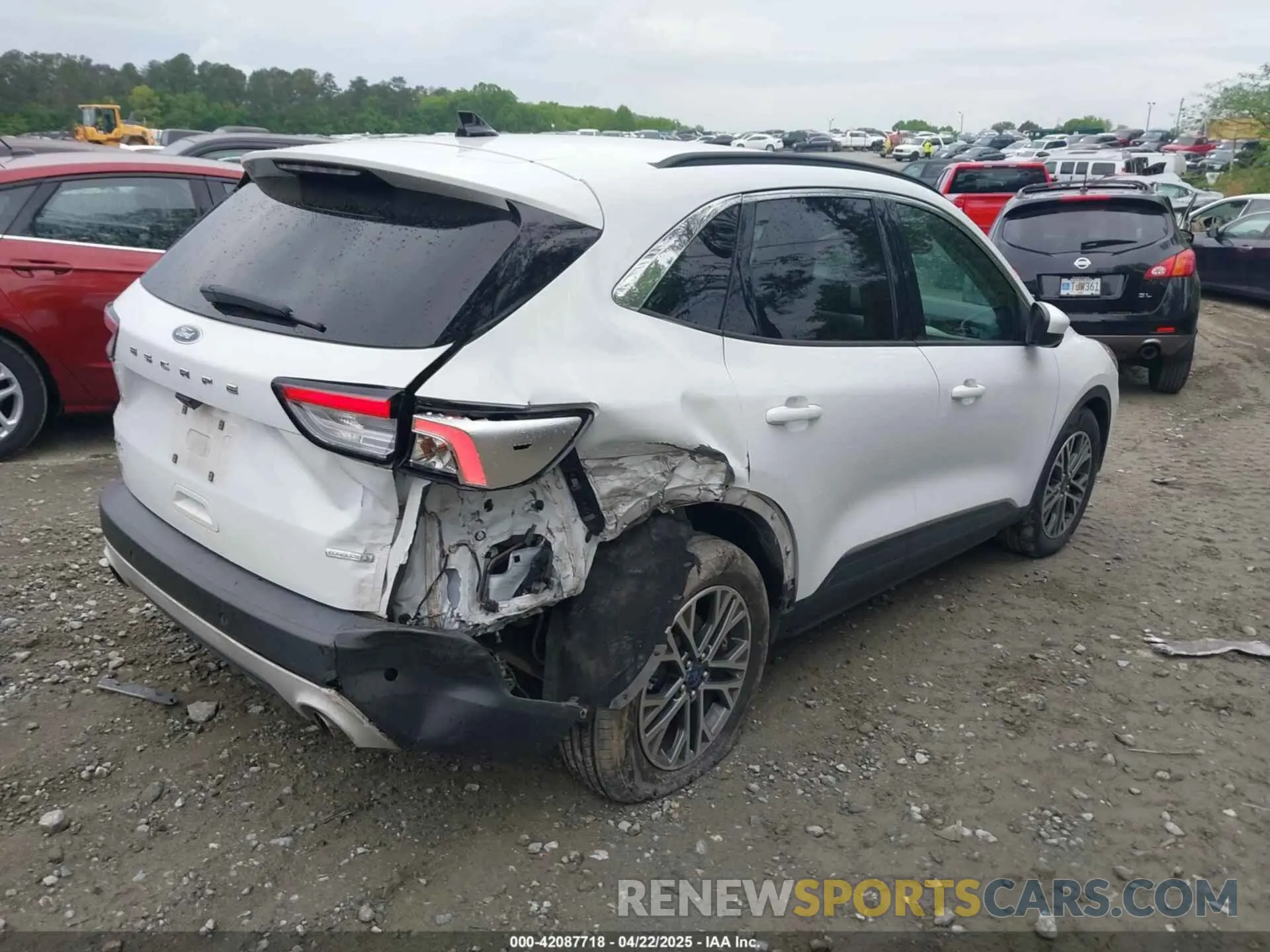 4 Photograph of a damaged car 1FMCU0H63LUA81045 FORD ESCAPE 2020