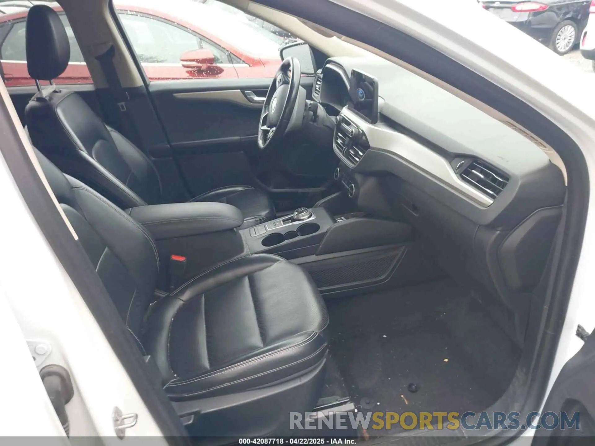 5 Photograph of a damaged car 1FMCU0H63LUA81045 FORD ESCAPE 2020