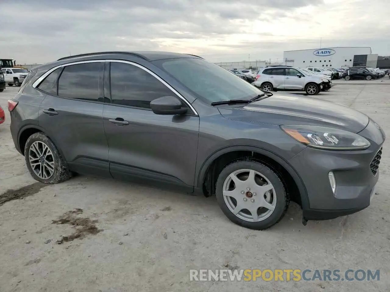 4 Photograph of a damaged car 1FMCU0H64LUB03120 FORD ESCAPE 2020