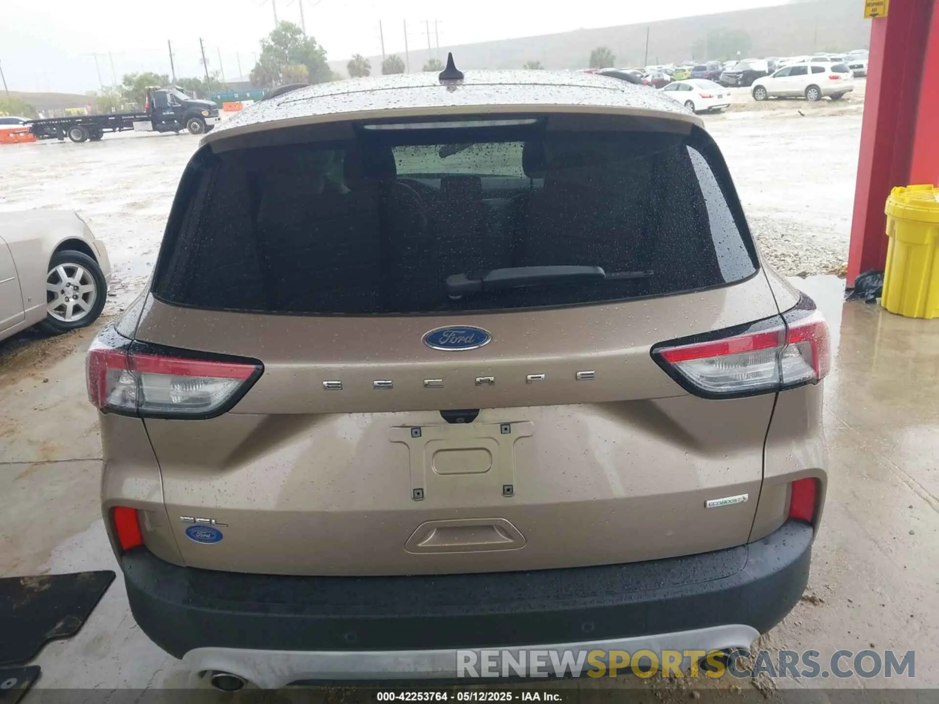 15 Photograph of a damaged car 1FMCU0H64LUB89853 FORD ESCAPE 2020