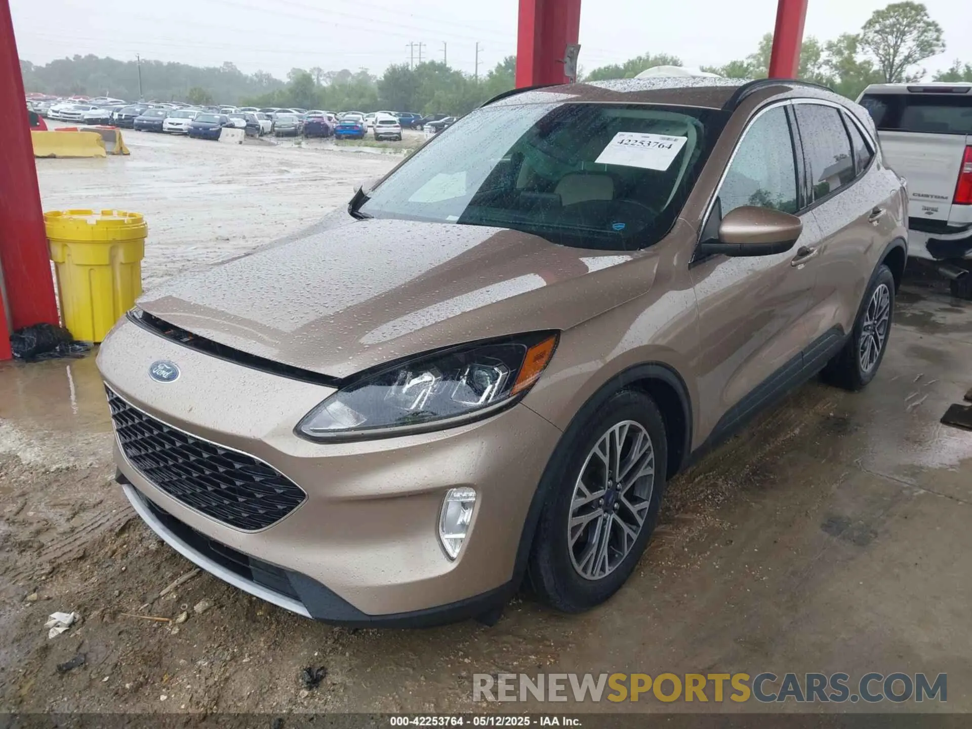 2 Photograph of a damaged car 1FMCU0H64LUB89853 FORD ESCAPE 2020