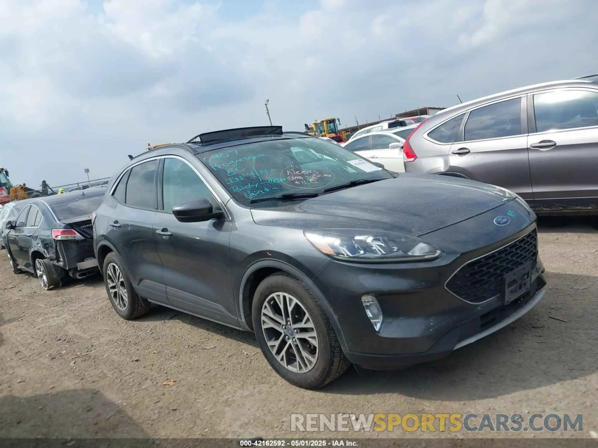 13 Photograph of a damaged car 1FMCU0H65LUA32736 FORD ESCAPE 2020