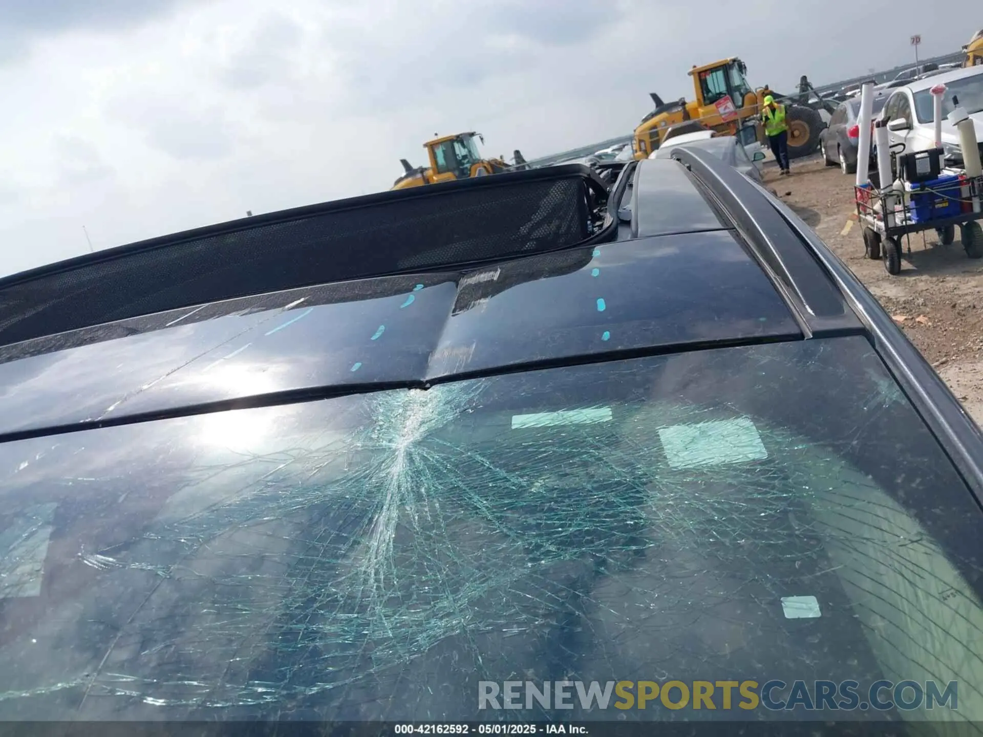 17 Photograph of a damaged car 1FMCU0H65LUA32736 FORD ESCAPE 2020