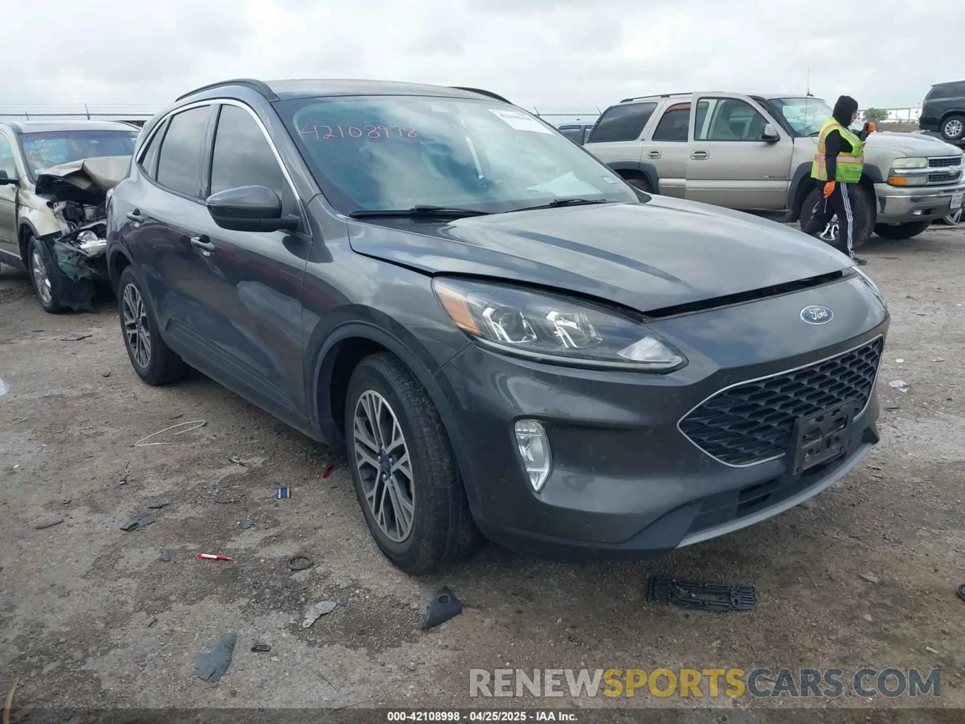 1 Photograph of a damaged car 1FMCU0H65LUB65772 FORD ESCAPE 2020