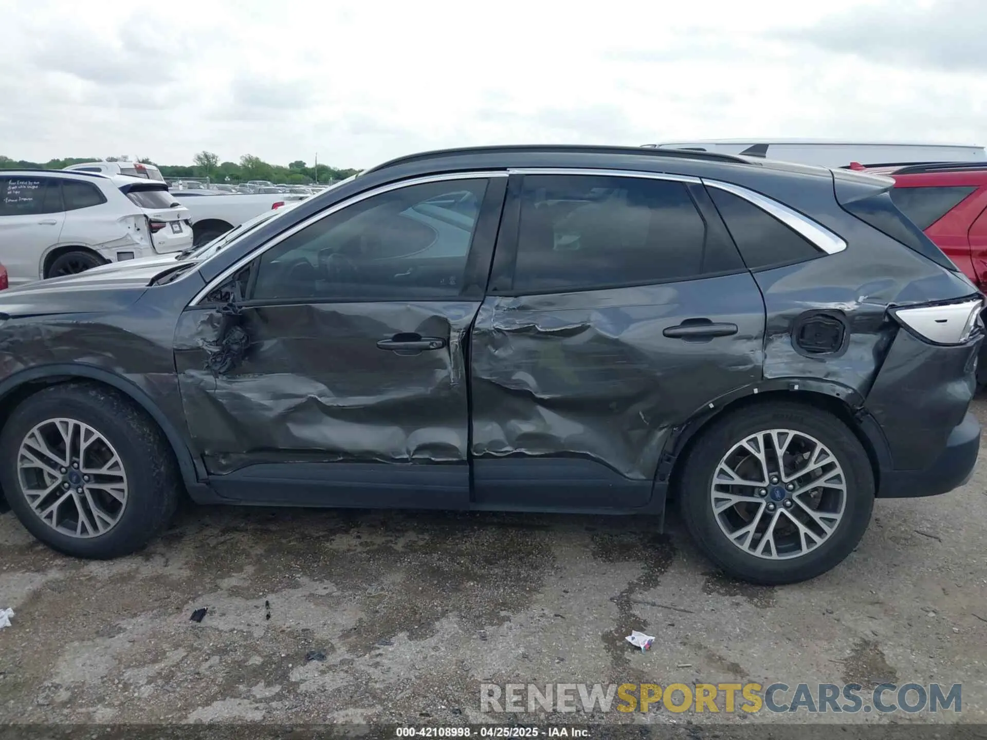 14 Photograph of a damaged car 1FMCU0H65LUB65772 FORD ESCAPE 2020