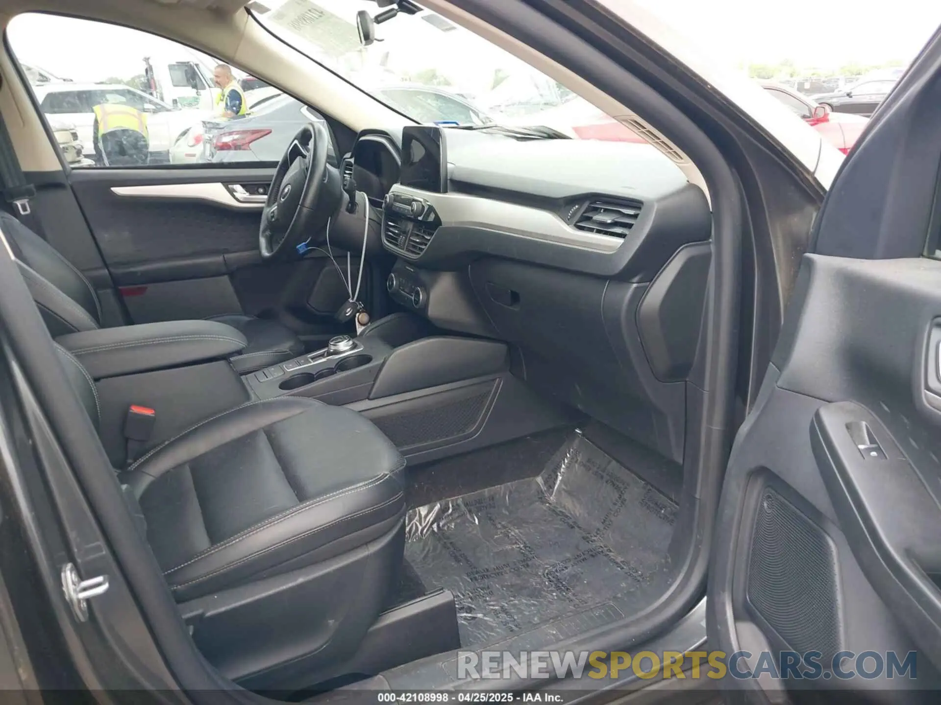 5 Photograph of a damaged car 1FMCU0H65LUB65772 FORD ESCAPE 2020
