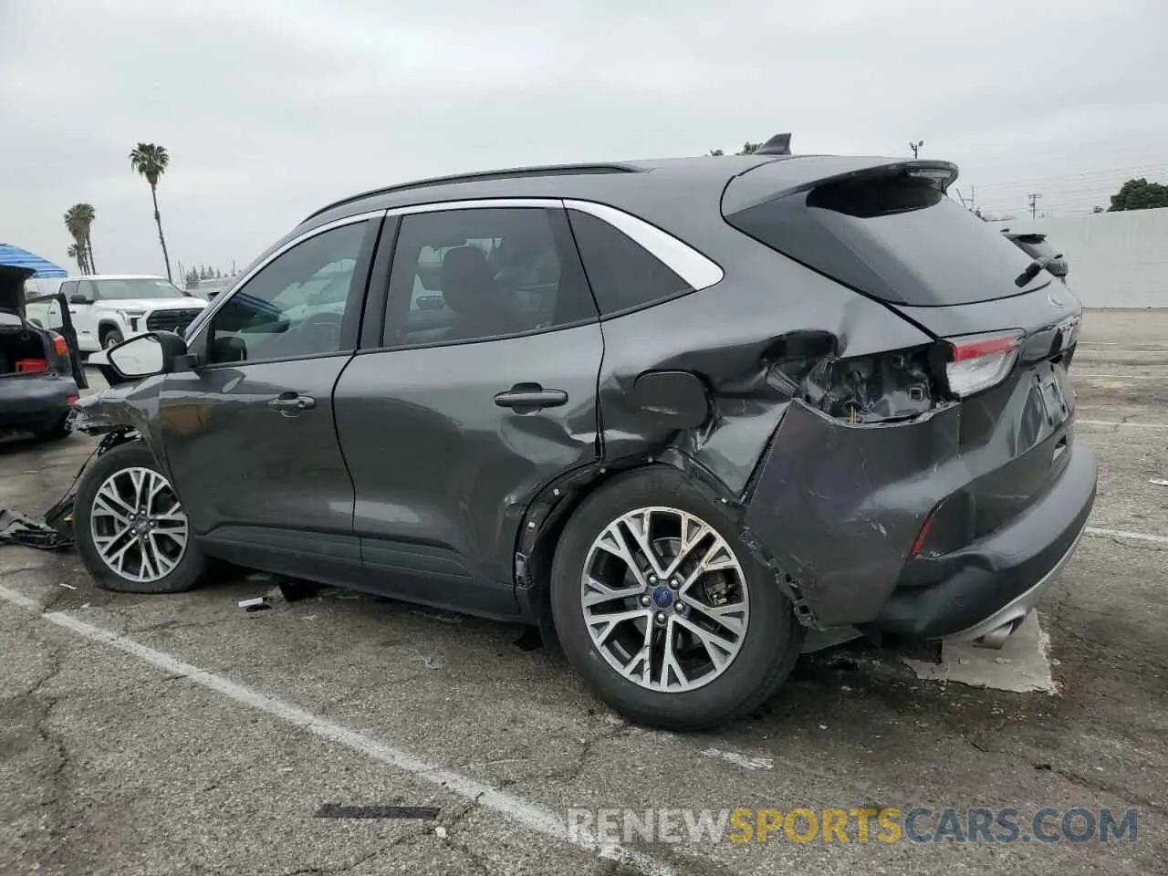 2 Photograph of a damaged car 1FMCU0H66LUB06018 FORD ESCAPE 2020