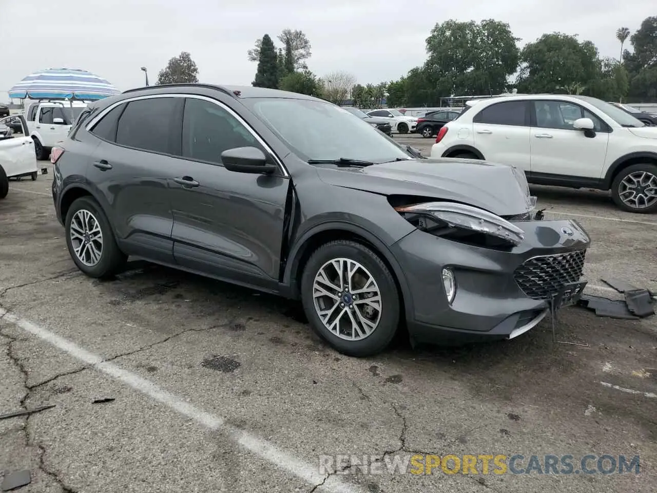 4 Photograph of a damaged car 1FMCU0H66LUB06018 FORD ESCAPE 2020