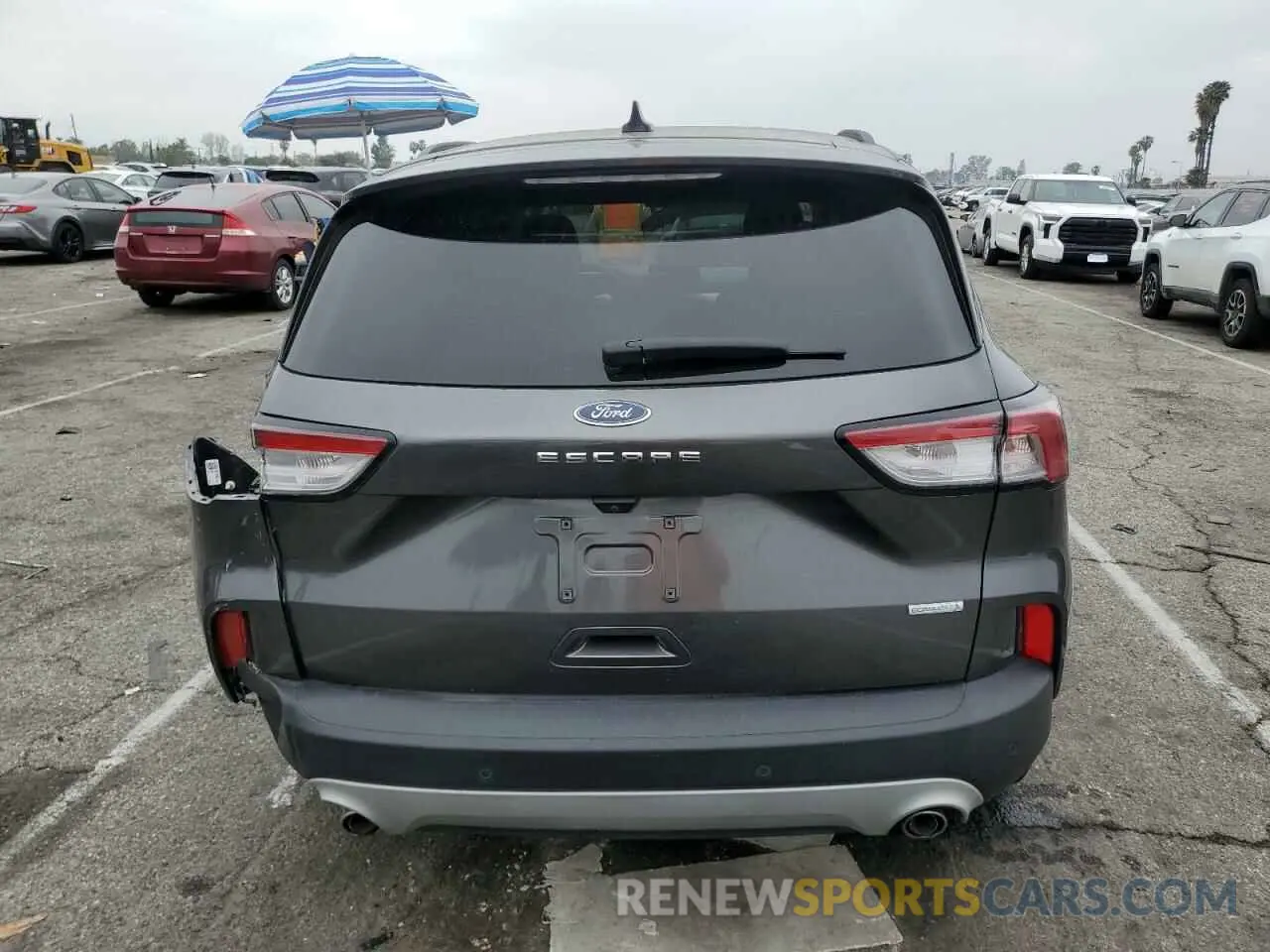 6 Photograph of a damaged car 1FMCU0H66LUB06018 FORD ESCAPE 2020