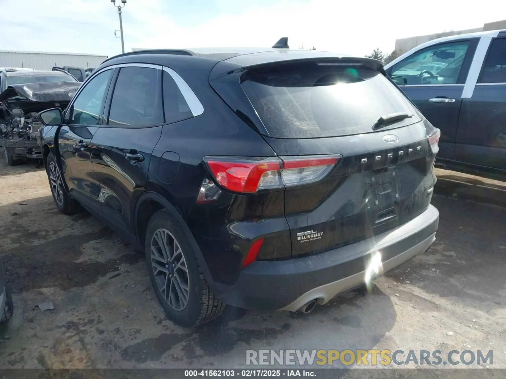 3 Photograph of a damaged car 1FMCU0H66LUC20195 FORD ESCAPE 2020