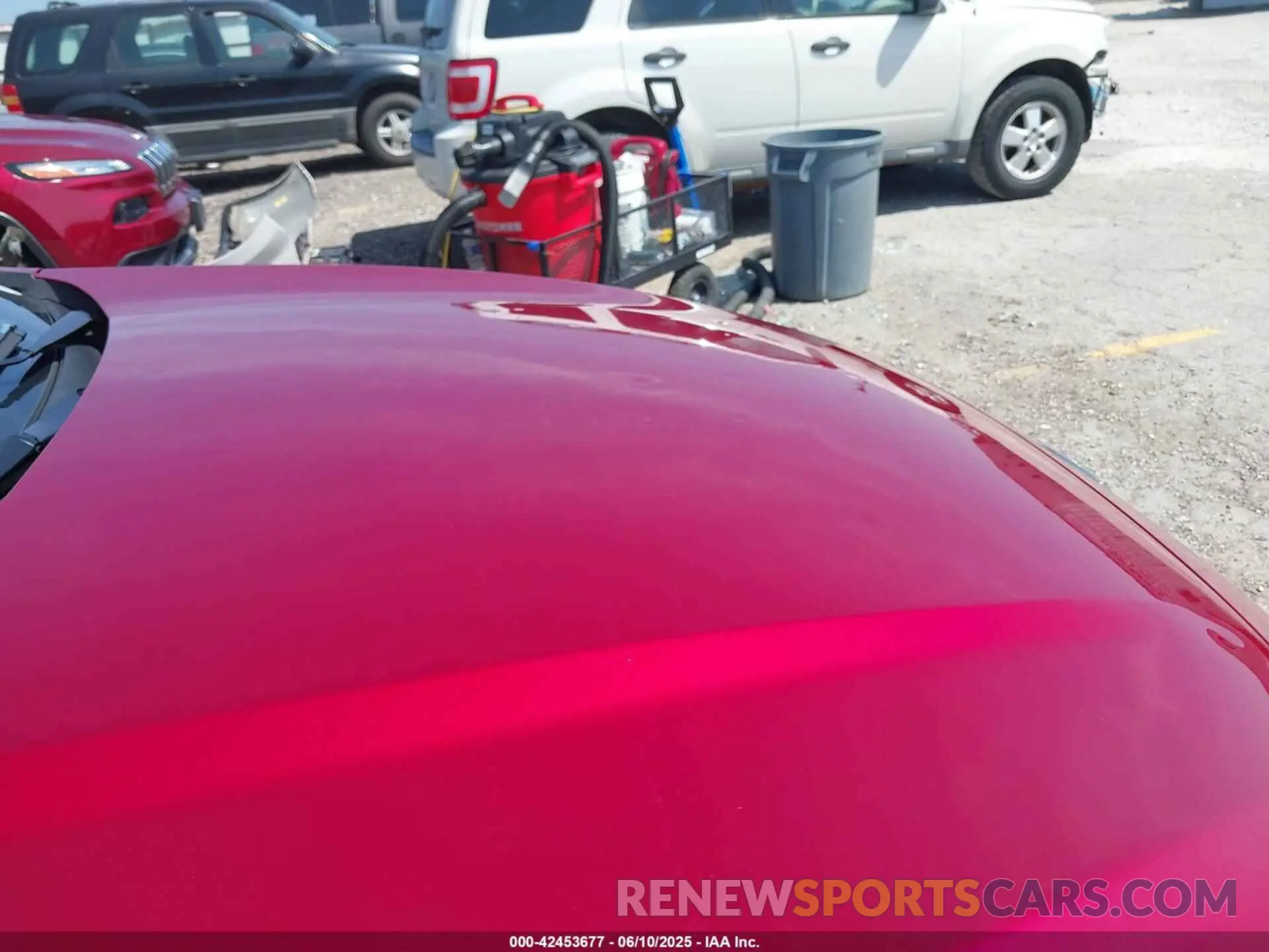 6 Photograph of a damaged car 1FMCU0H68LUB47072 FORD ESCAPE 2020