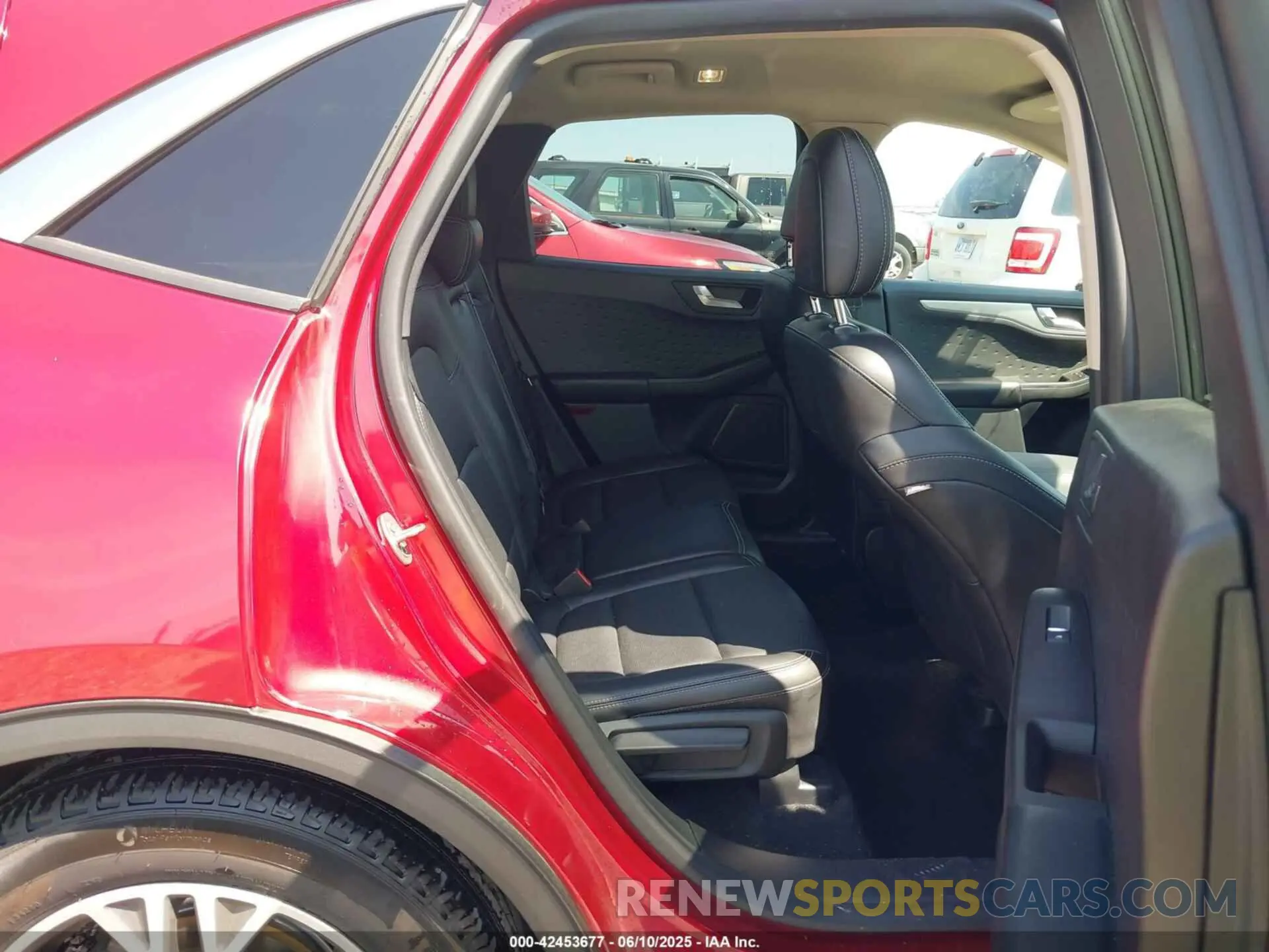 8 Photograph of a damaged car 1FMCU0H68LUB47072 FORD ESCAPE 2020