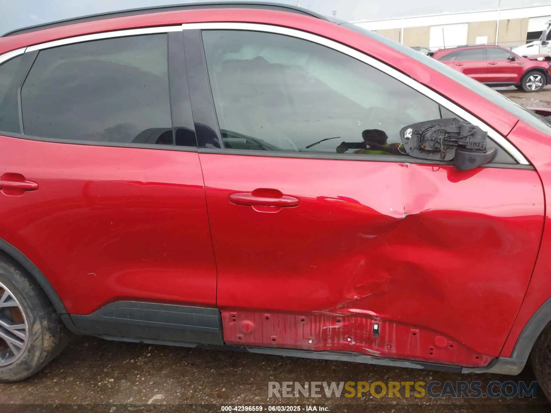 14 Photograph of a damaged car 1FMCU0H69LUA32402 FORD ESCAPE 2020