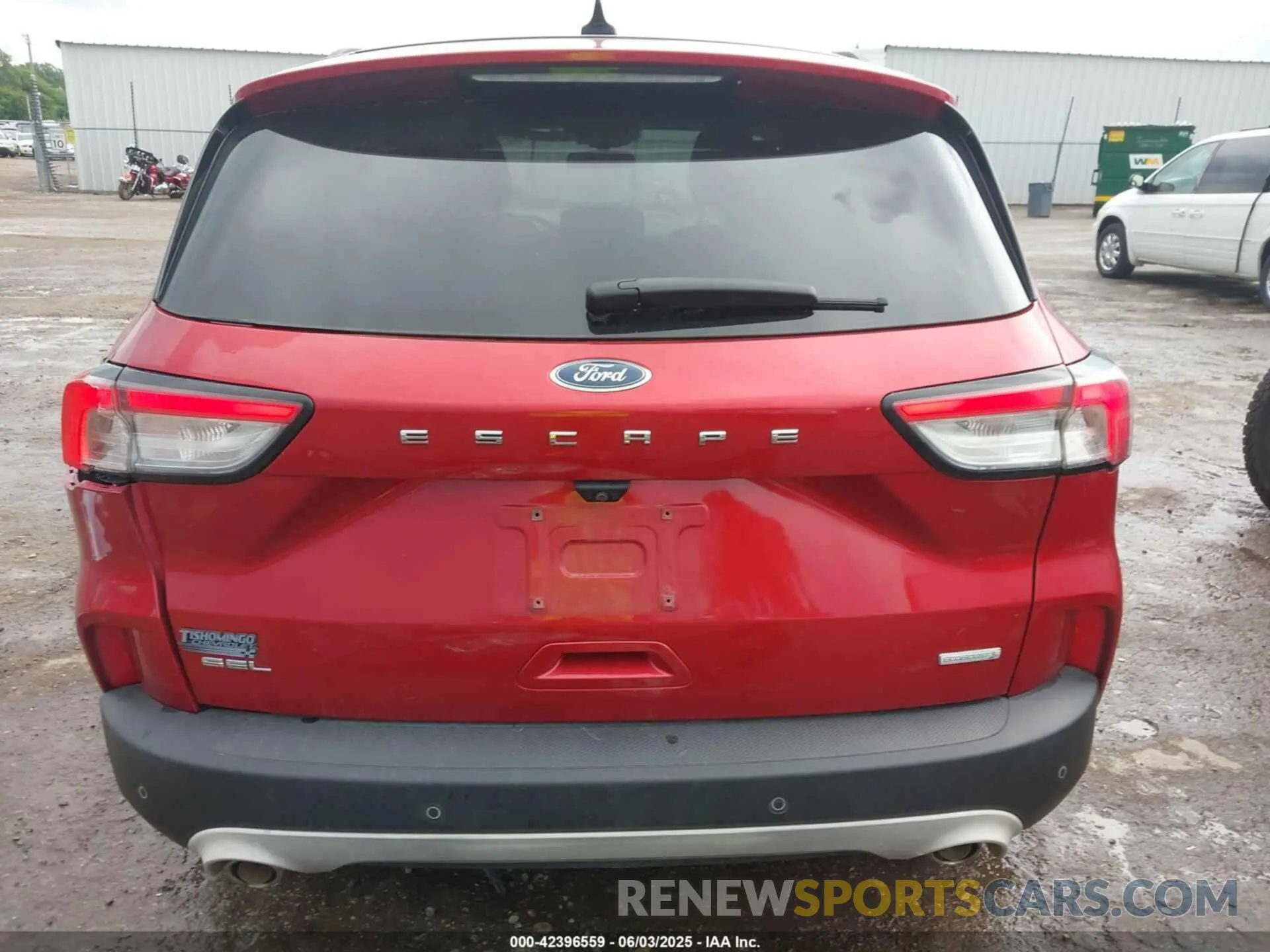 17 Photograph of a damaged car 1FMCU0H69LUA32402 FORD ESCAPE 2020