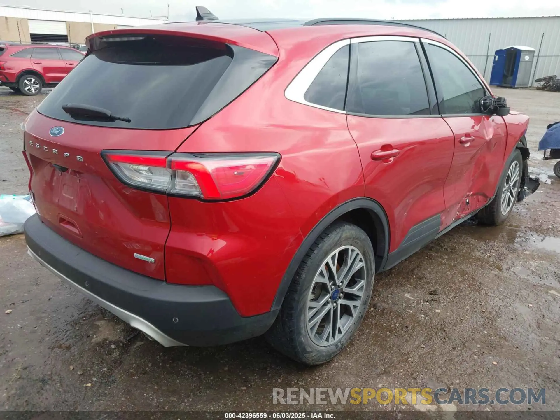 4 Photograph of a damaged car 1FMCU0H69LUA32402 FORD ESCAPE 2020
