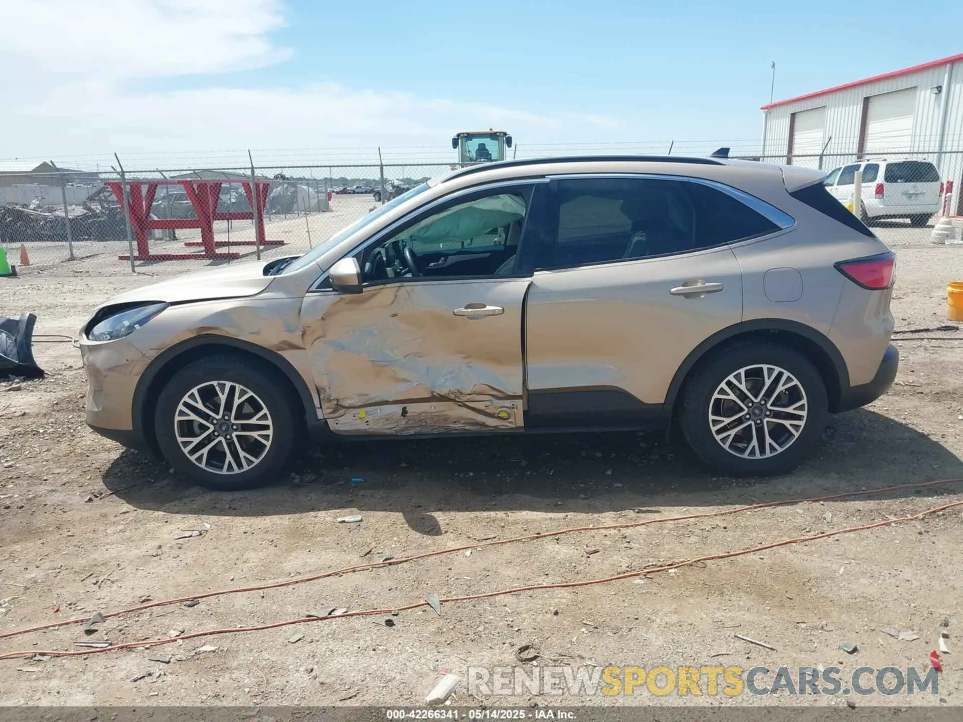 15 Photograph of a damaged car 1FMCU0H69LUB23895 FORD ESCAPE 2020