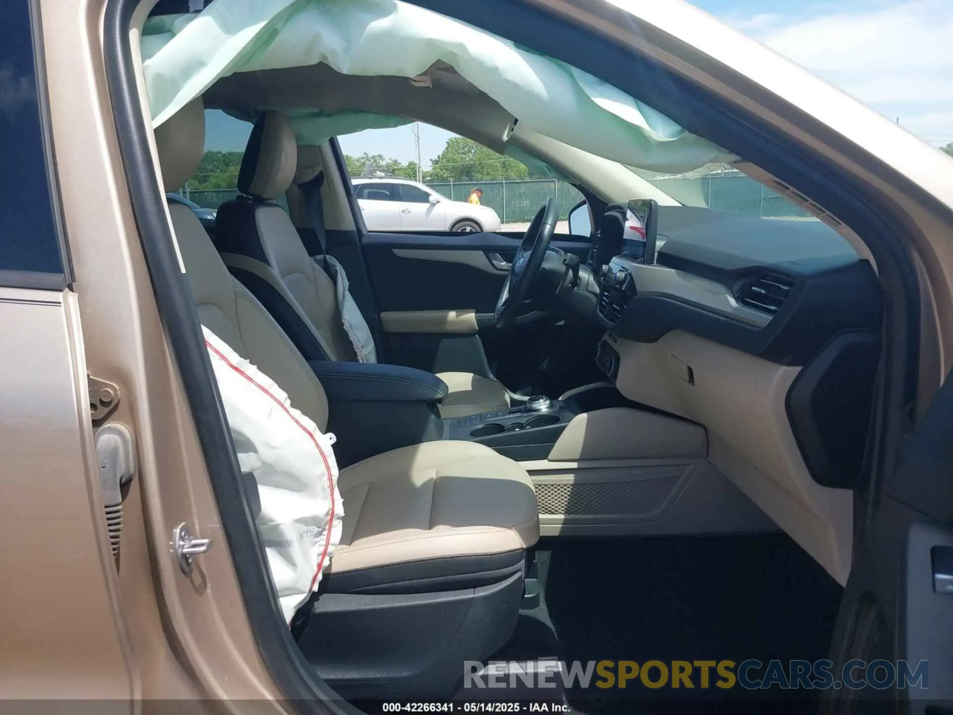 5 Photograph of a damaged car 1FMCU0H69LUB23895 FORD ESCAPE 2020