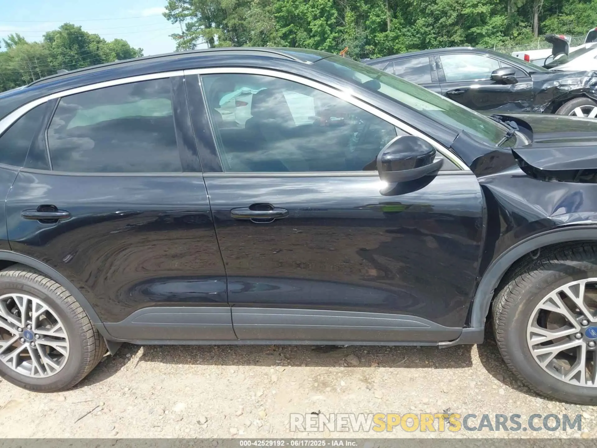 14 Photograph of a damaged car 1FMCU0H6XLUC73739 FORD ESCAPE 2020