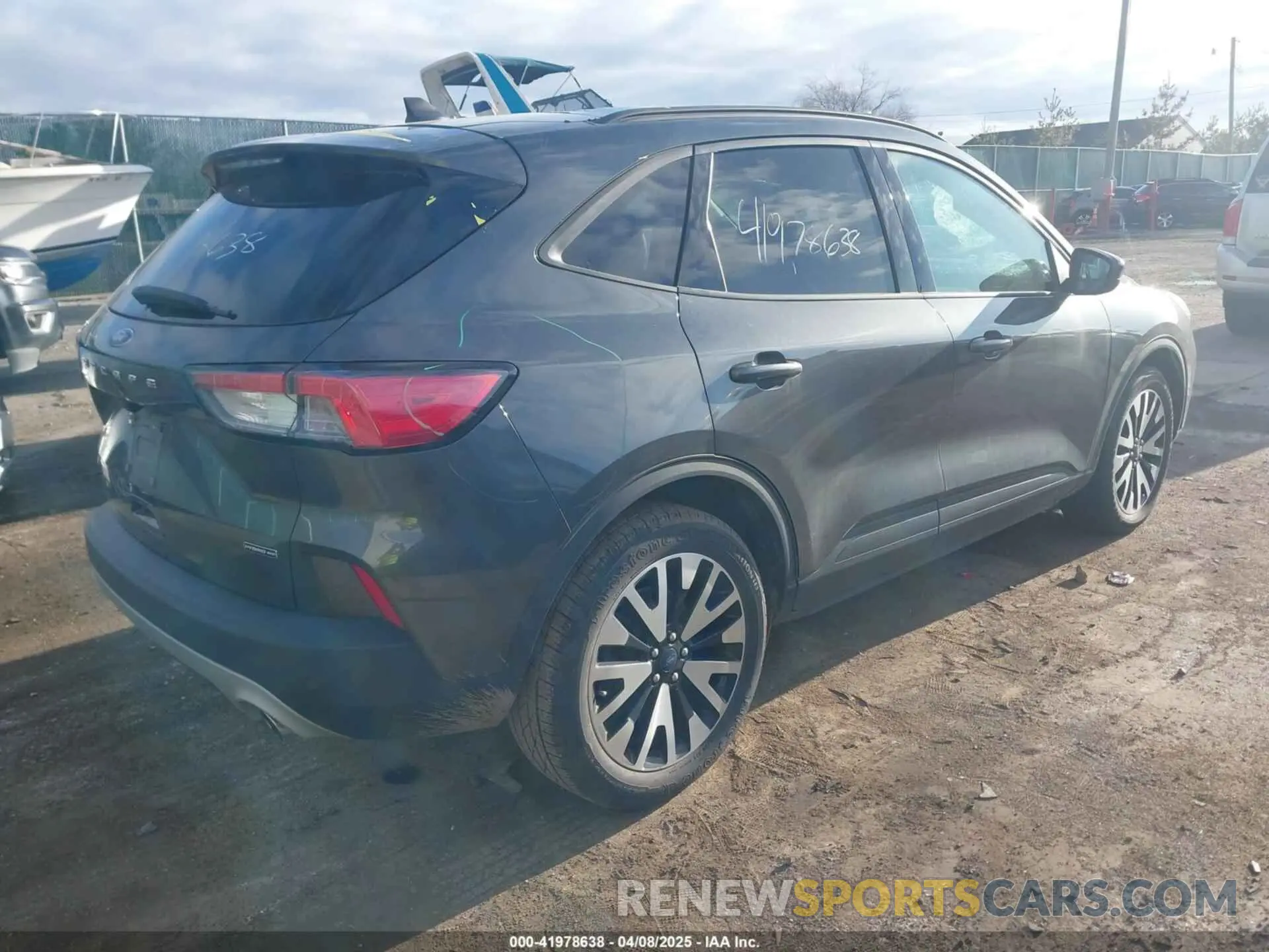 4 Photograph of a damaged car 1FMCU9BZ0LUB81689 FORD ESCAPE 2020