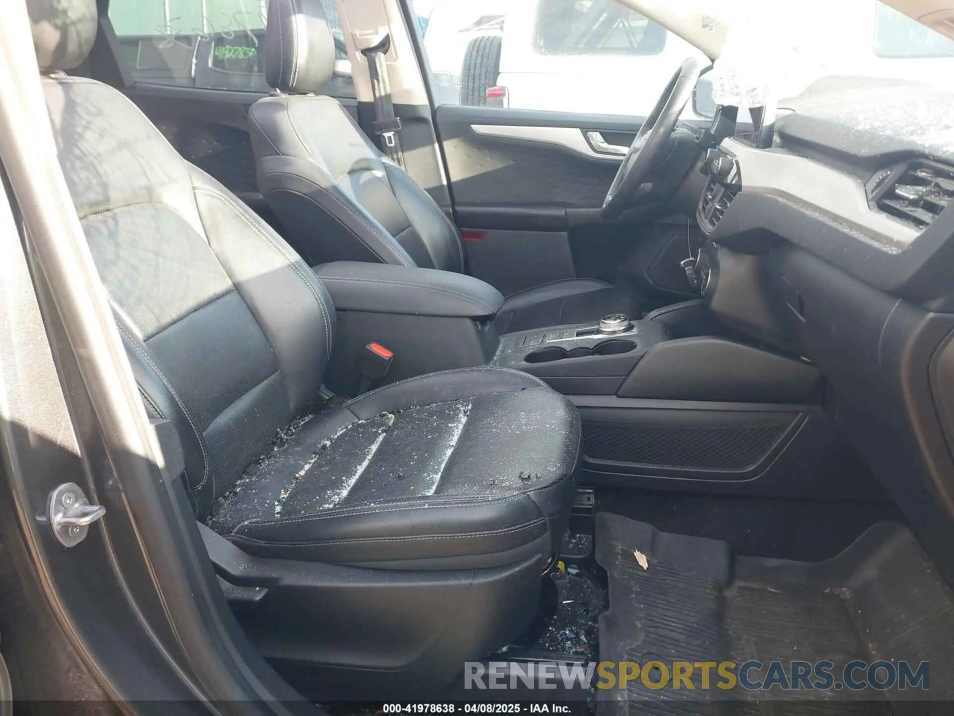 5 Photograph of a damaged car 1FMCU9BZ0LUB81689 FORD ESCAPE 2020