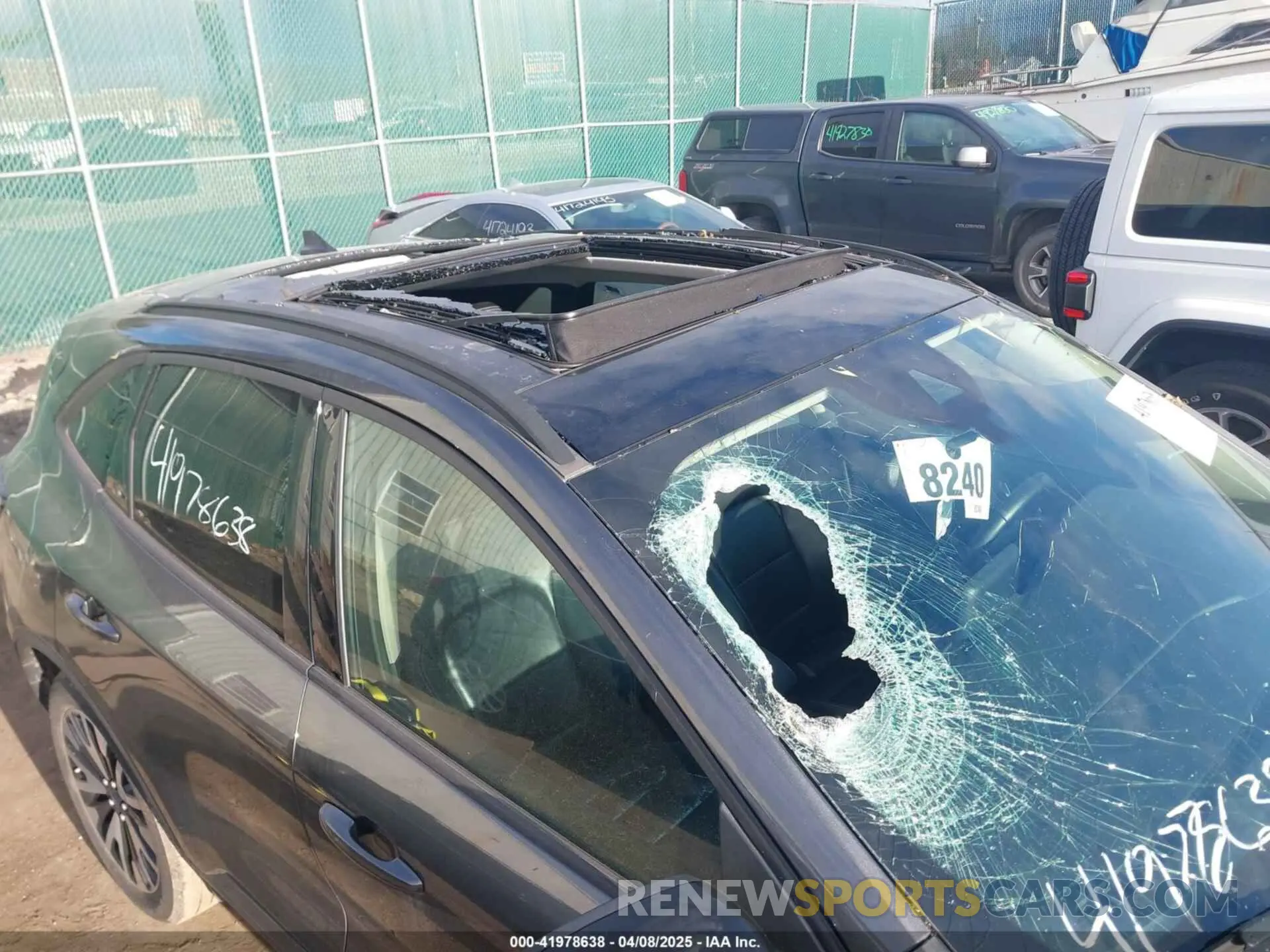 6 Photograph of a damaged car 1FMCU9BZ0LUB81689 FORD ESCAPE 2020