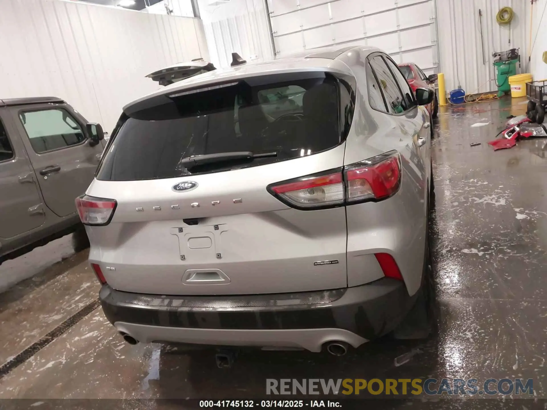 16 Photograph of a damaged car 1FMCU9BZ3LUB67351 FORD ESCAPE 2020