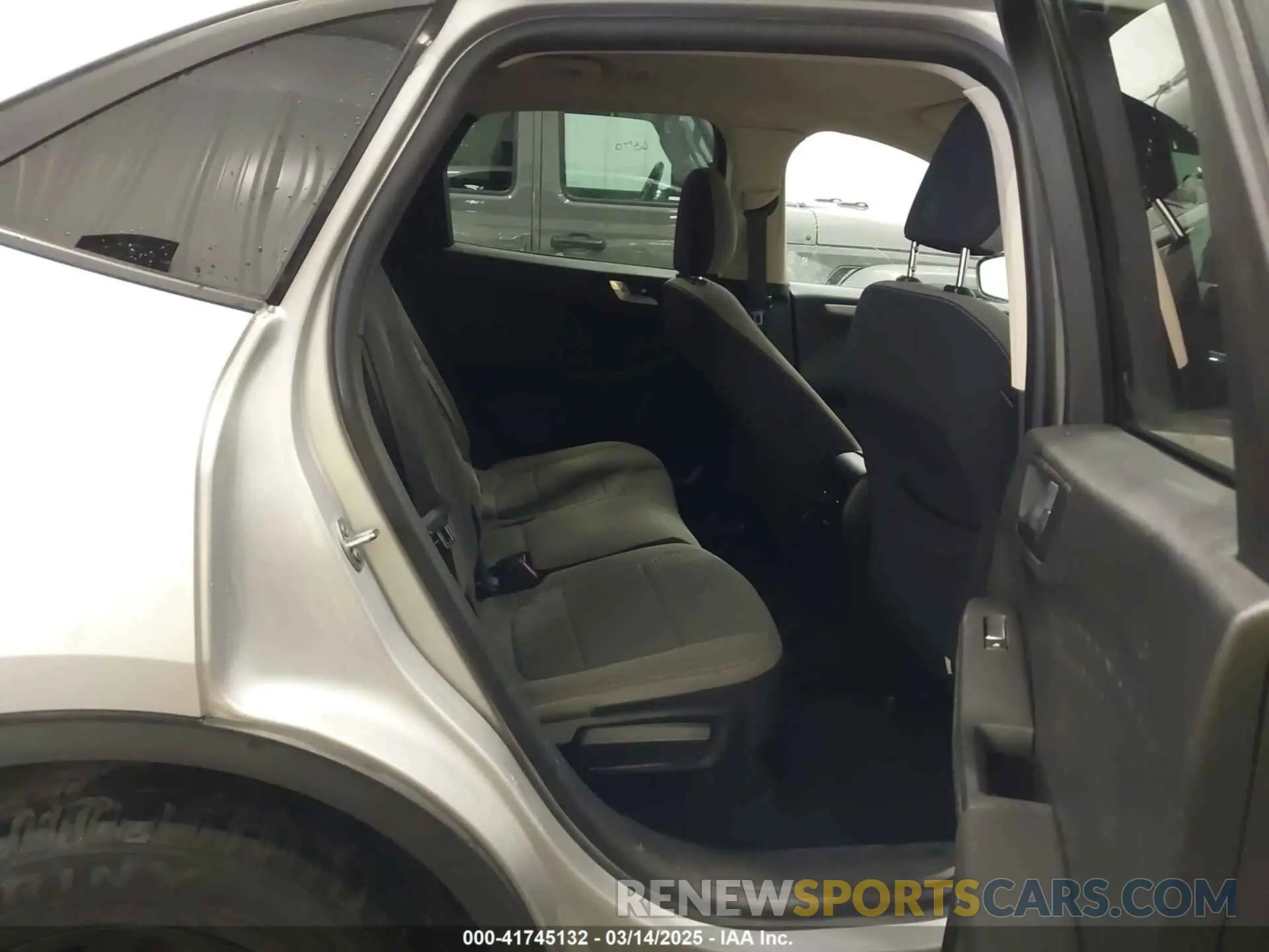 8 Photograph of a damaged car 1FMCU9BZ3LUB67351 FORD ESCAPE 2020