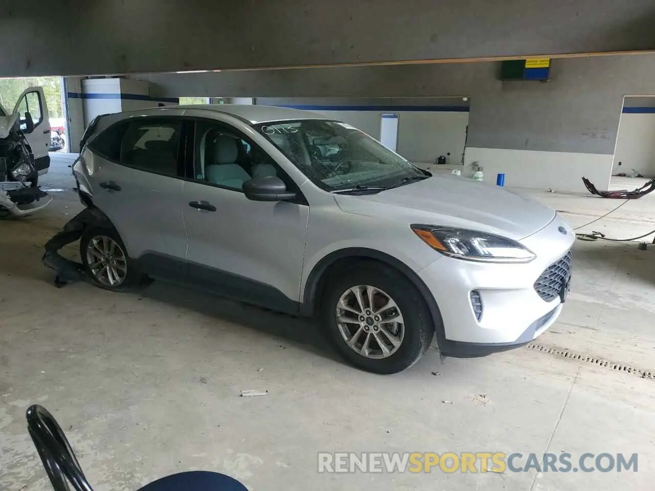 4 Photograph of a damaged car 1FMCU9F6XLUB40163 FORD ESCAPE 2020